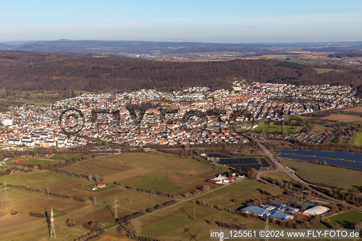 Vue aérienne de Vue des rues et des maisons des quartiers résidentiels à Nußloch dans le département Bade-Wurtemberg, Allemagne