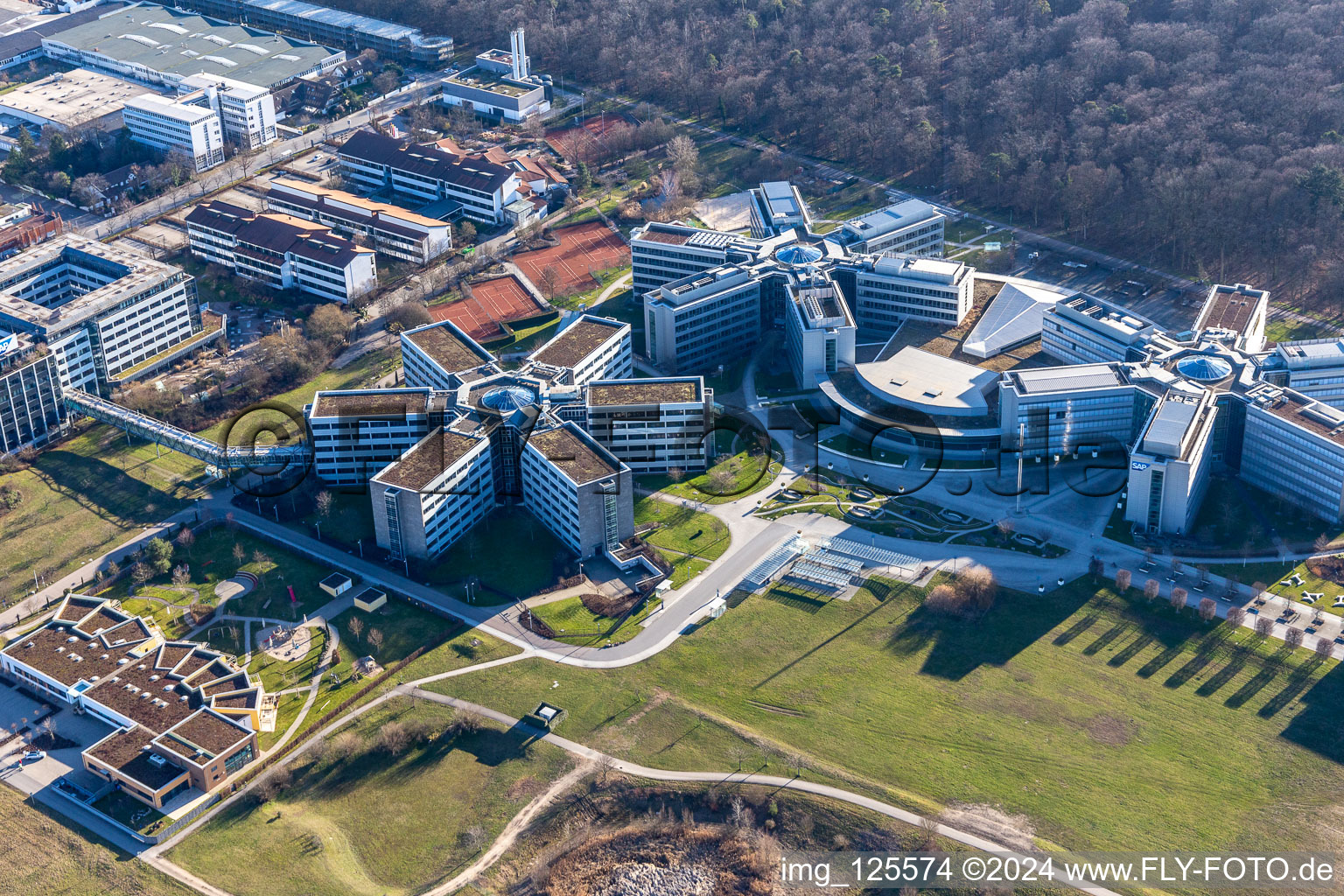 Photographie aérienne de SAP Deutschland SE & Co. KG à Walldorf dans le département Bade-Wurtemberg, Allemagne