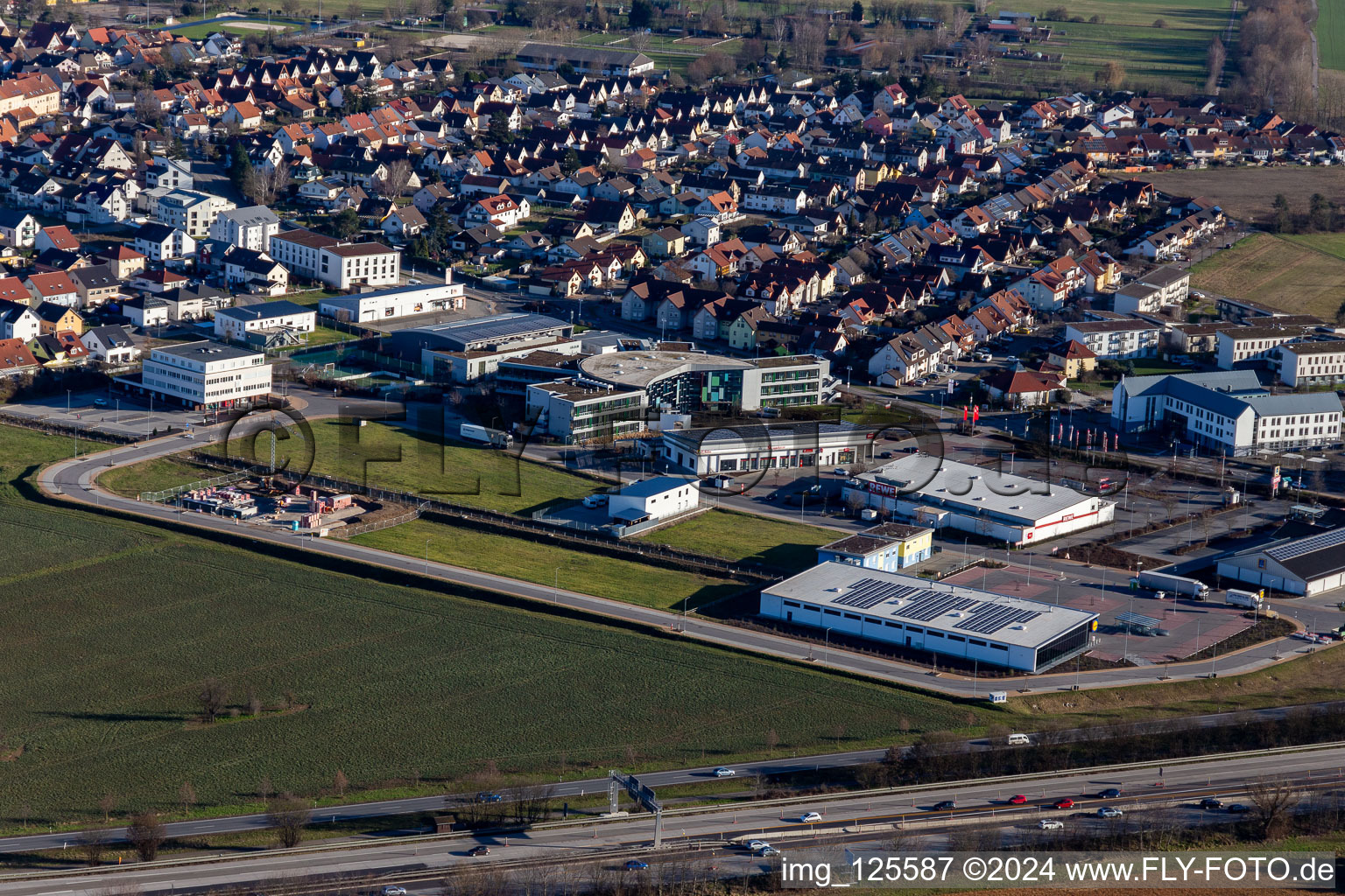 Vue aérienne de Réwe à le quartier Rot in St. Leon-Rot dans le département Bade-Wurtemberg, Allemagne