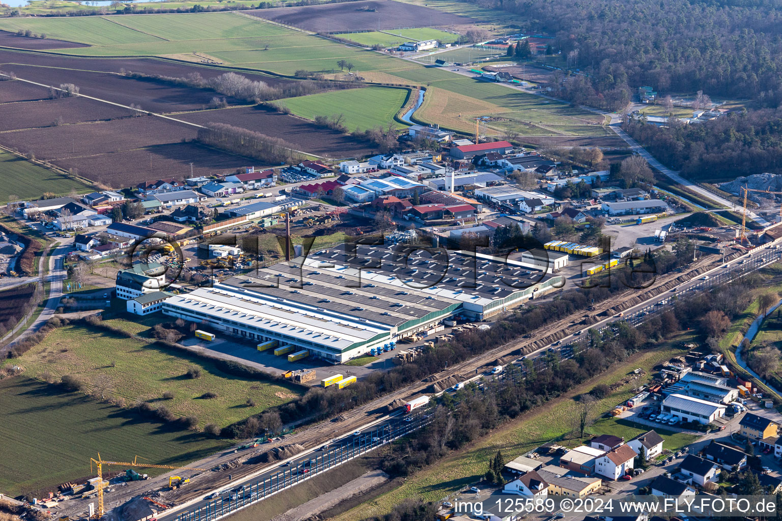 Vue aérienne de Locaux de l'usine Smurfit Kappa Wellpappe Südwest GmbH en Sankt Leon rouge à le quartier Sankt Leon in St. Leon-Rot dans le département Bade-Wurtemberg, Allemagne