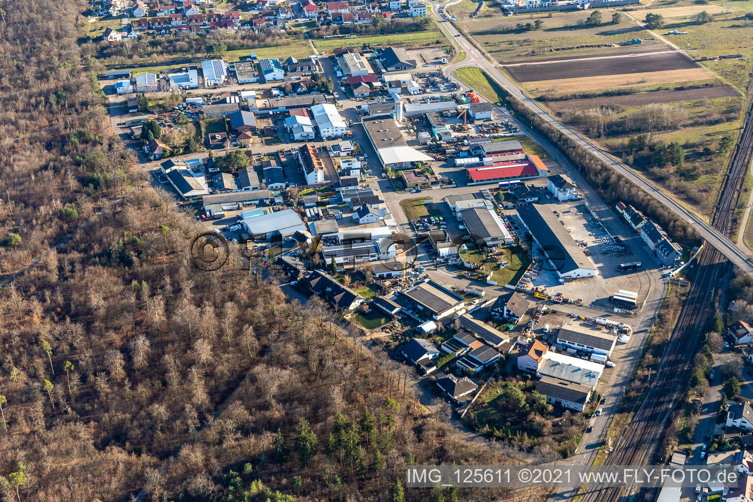 Vue aérienne de Zone industrielle à Waghäusel dans le département Bade-Wurtemberg, Allemagne