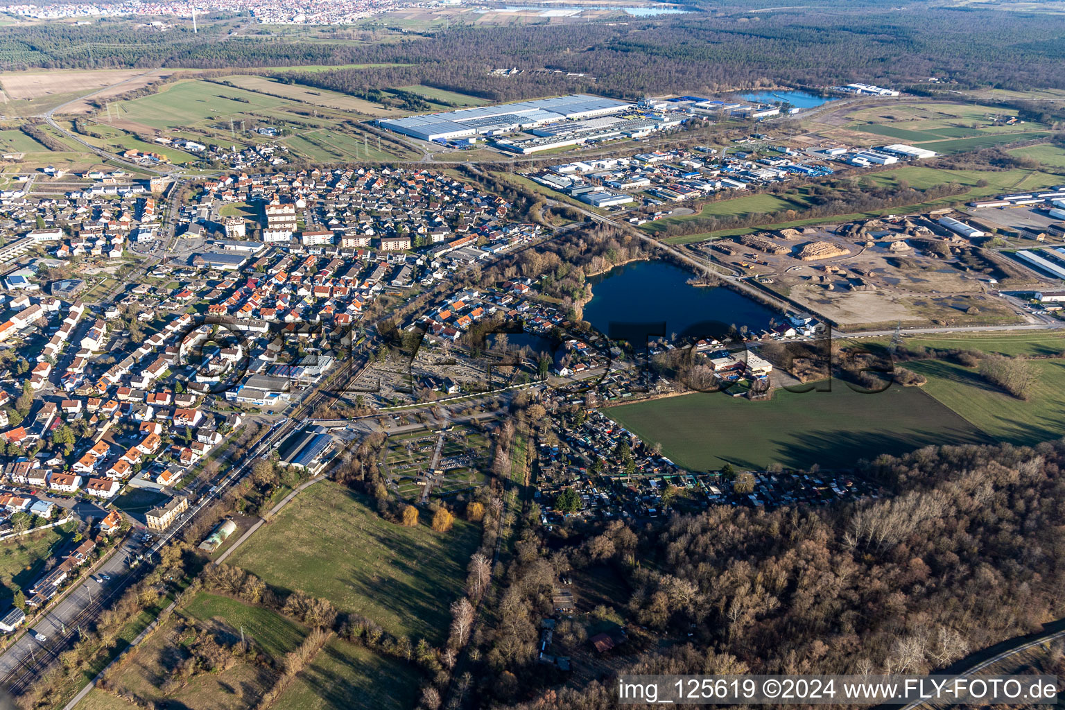 Philippsburg dans le département Bade-Wurtemberg, Allemagne depuis l'avion