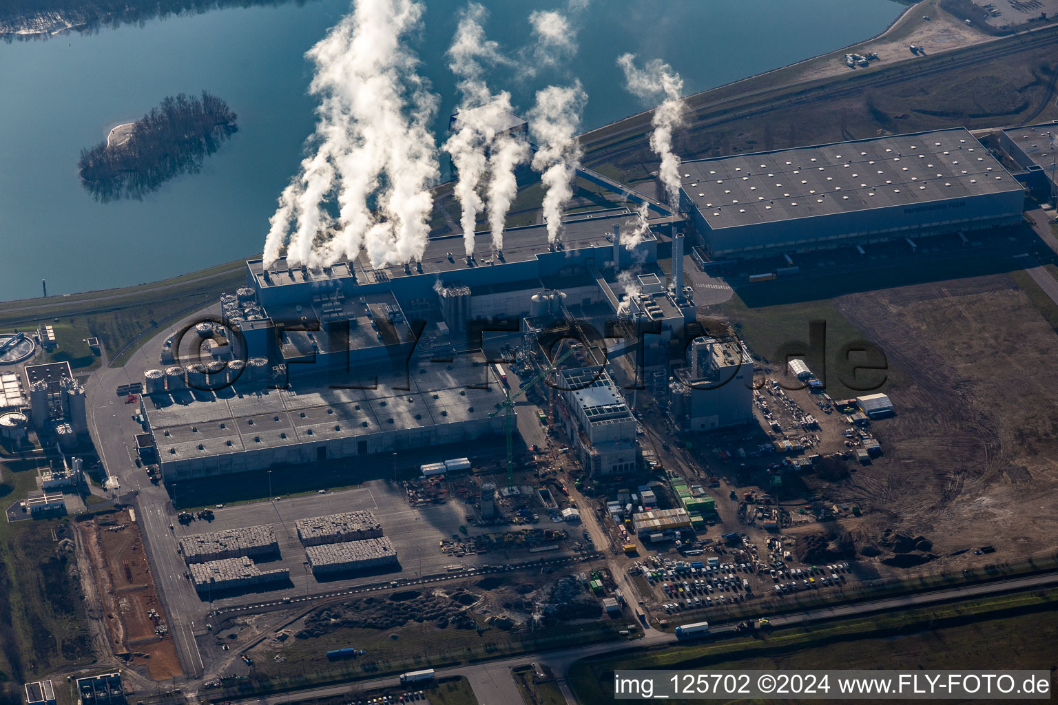 Vue aérienne de Locaux de l'usine de papier Palm GmbH & Co. KG | Usine Wörth am Rhein avec halls, bâtiments d'entreprise et installations de production à Wörth am Rhein dans le département Rhénanie-Palatinat, Allemagne