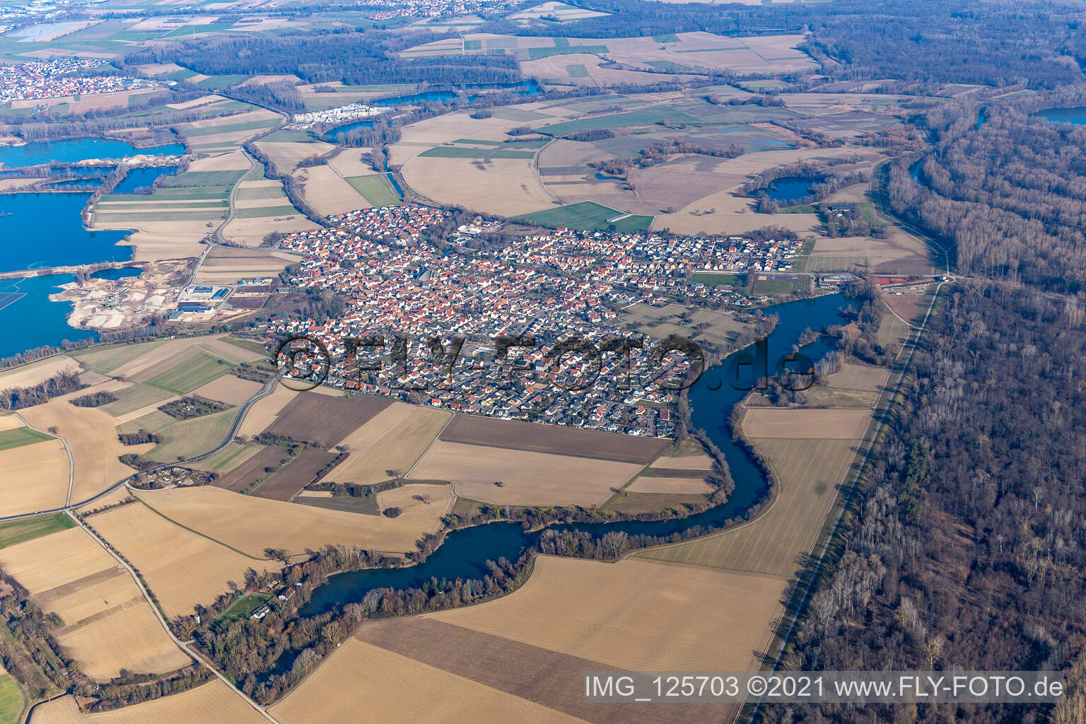 Vue aérienne de Leimersheim dans le département Rhénanie-Palatinat, Allemagne