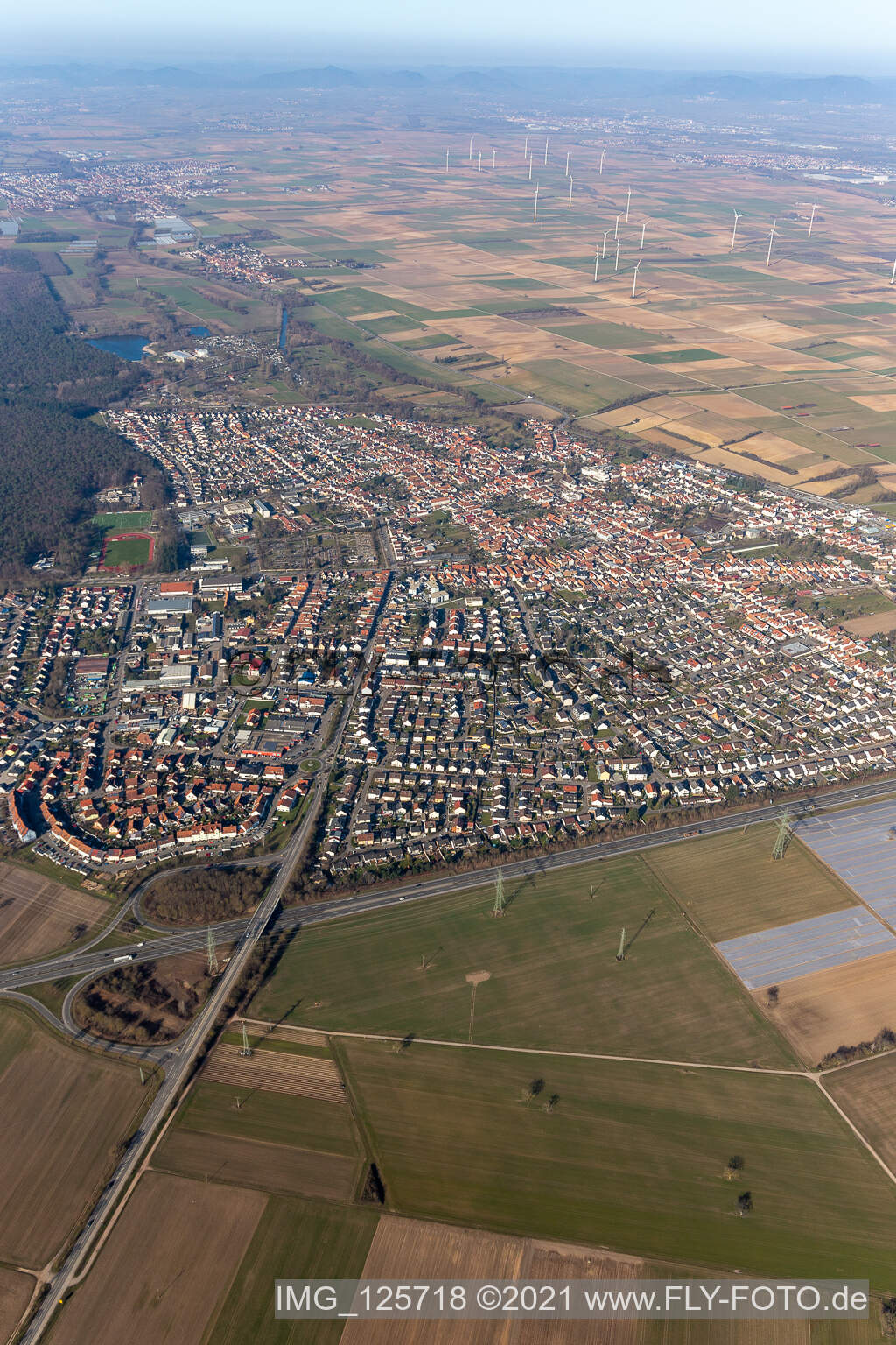 Rülzheim dans le département Rhénanie-Palatinat, Allemagne vue d'en haut