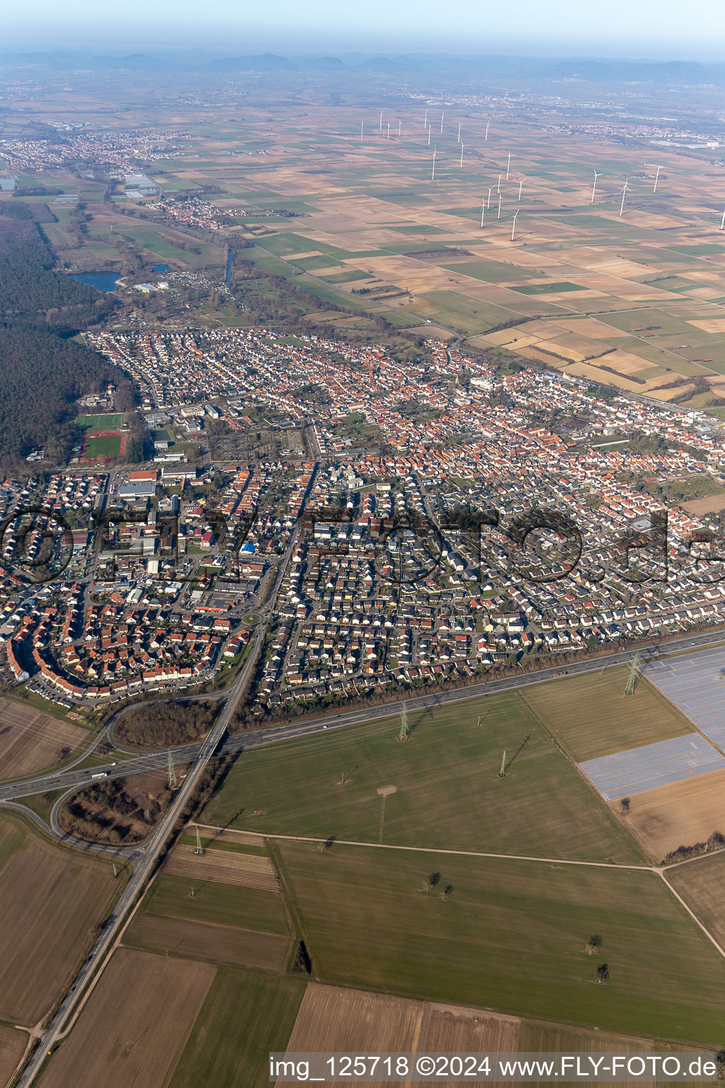 Rülzheim dans le département Rhénanie-Palatinat, Allemagne vue d'en haut