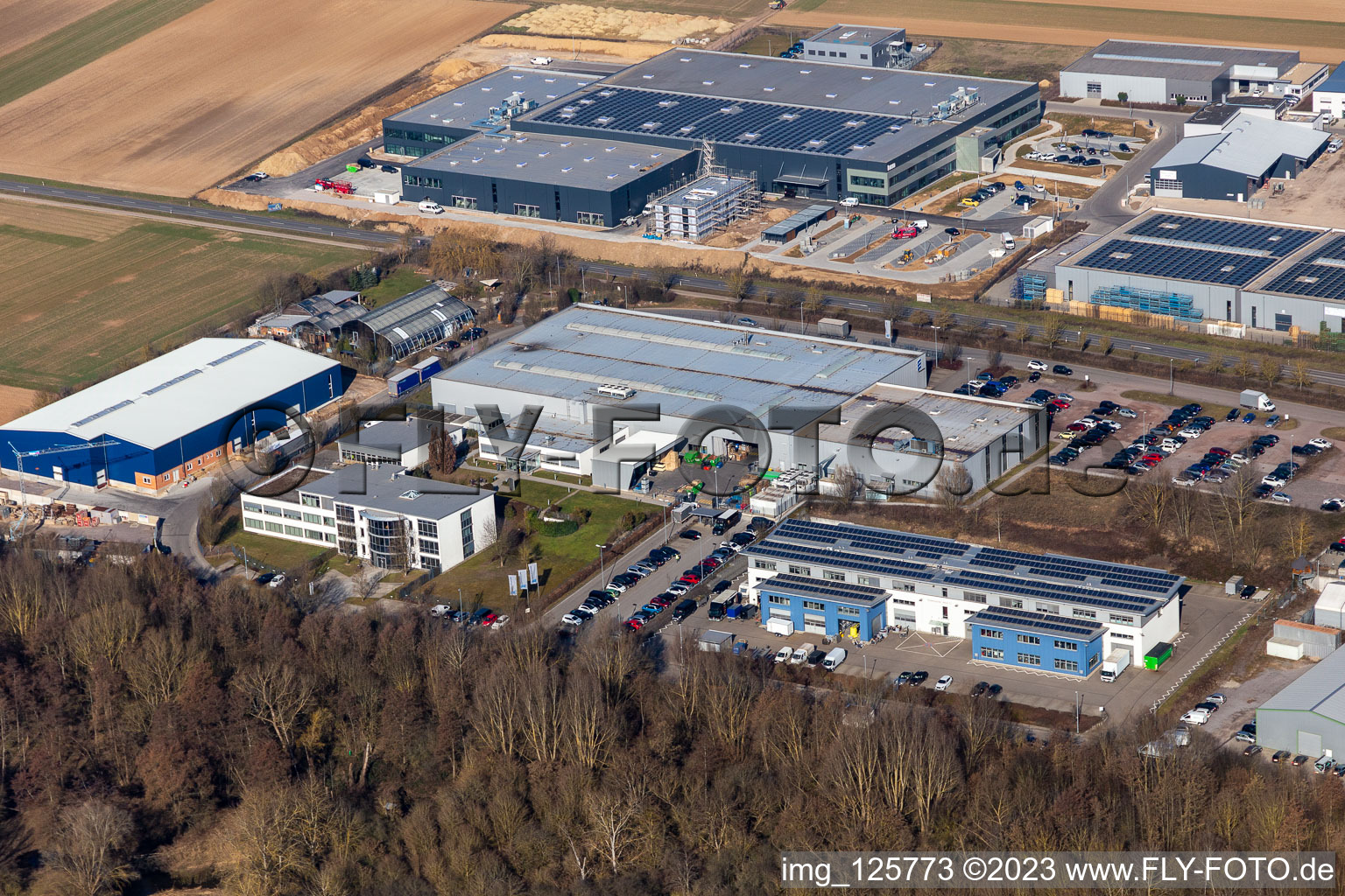 Vue aérienne de Eberspächer Catem GmbH. Disciple de Klimm à le quartier Herxheim in Herxheim bei Landau dans le département Rhénanie-Palatinat, Allemagne