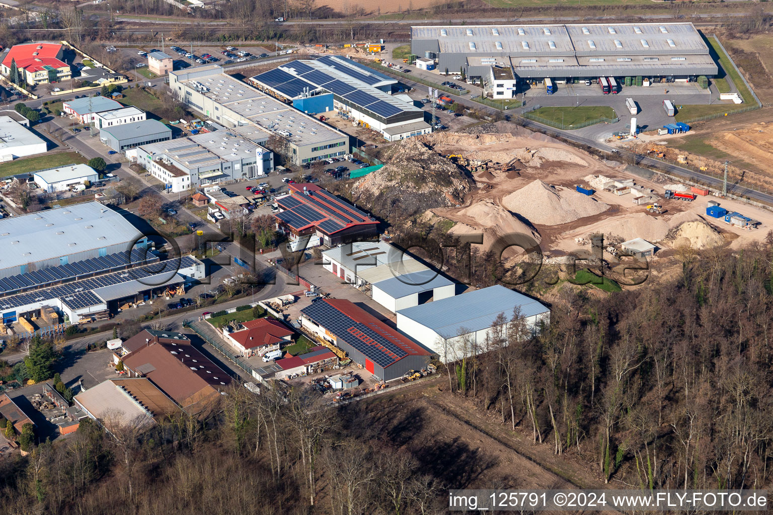 Vue aérienne de Zone industrielle de Große Ahlmühle : Eichenlaub Logistic, CarDoc, SERO à Rohrbach dans le département Rhénanie-Palatinat, Allemagne