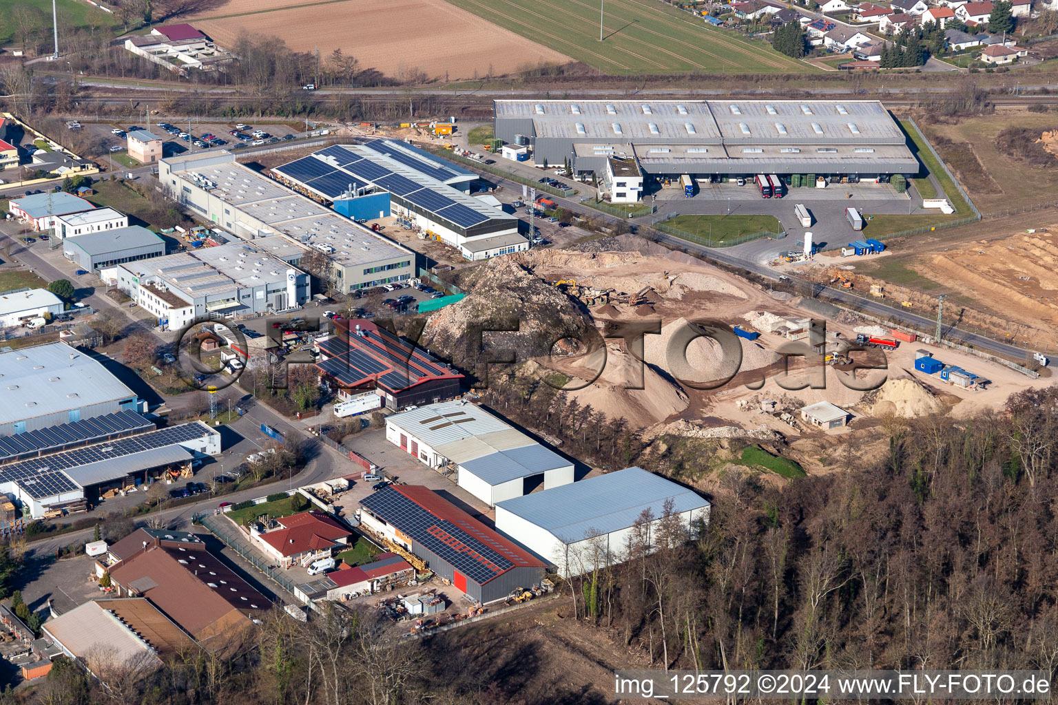 Vue aérienne de Zone industrielle de Große Ahlmühle : Eichenlaub Logistic, CarDoc, SERO à Rohrbach dans le département Rhénanie-Palatinat, Allemagne