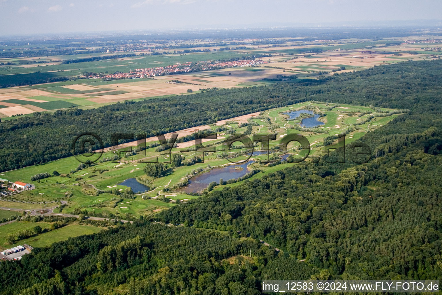 Vue aérienne de Club de golf Landgut Dreihof SÜW à Essingen dans le département Rhénanie-Palatinat, Allemagne