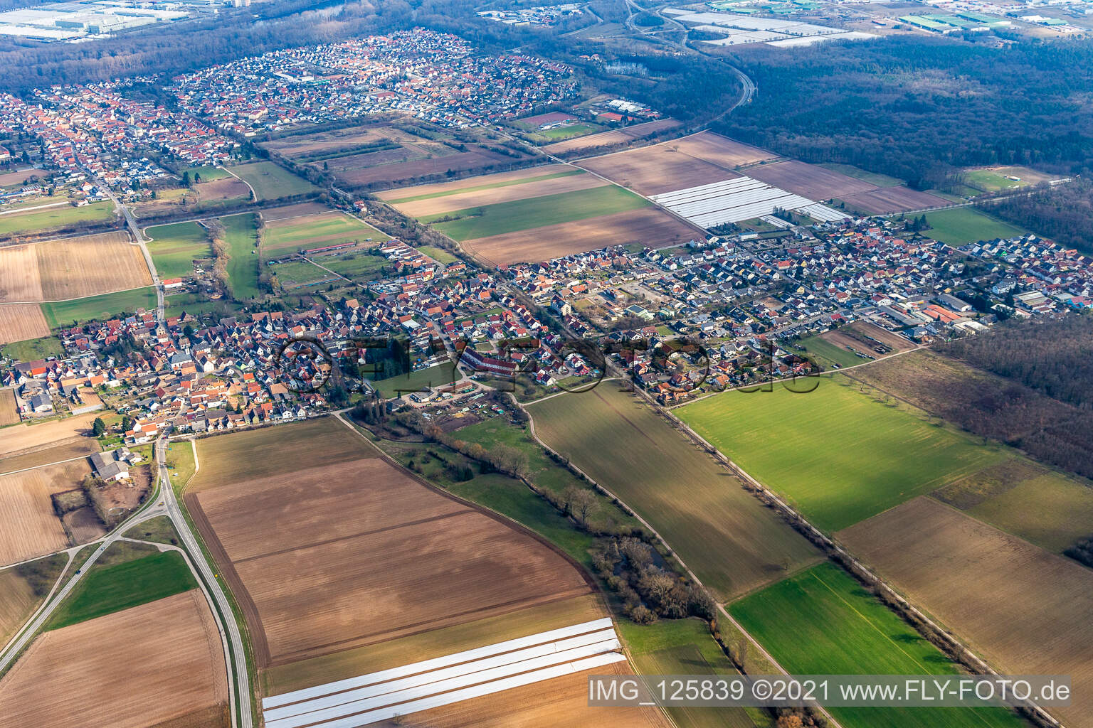 Westheim dans le département Rhénanie-Palatinat, Allemagne depuis l'avion