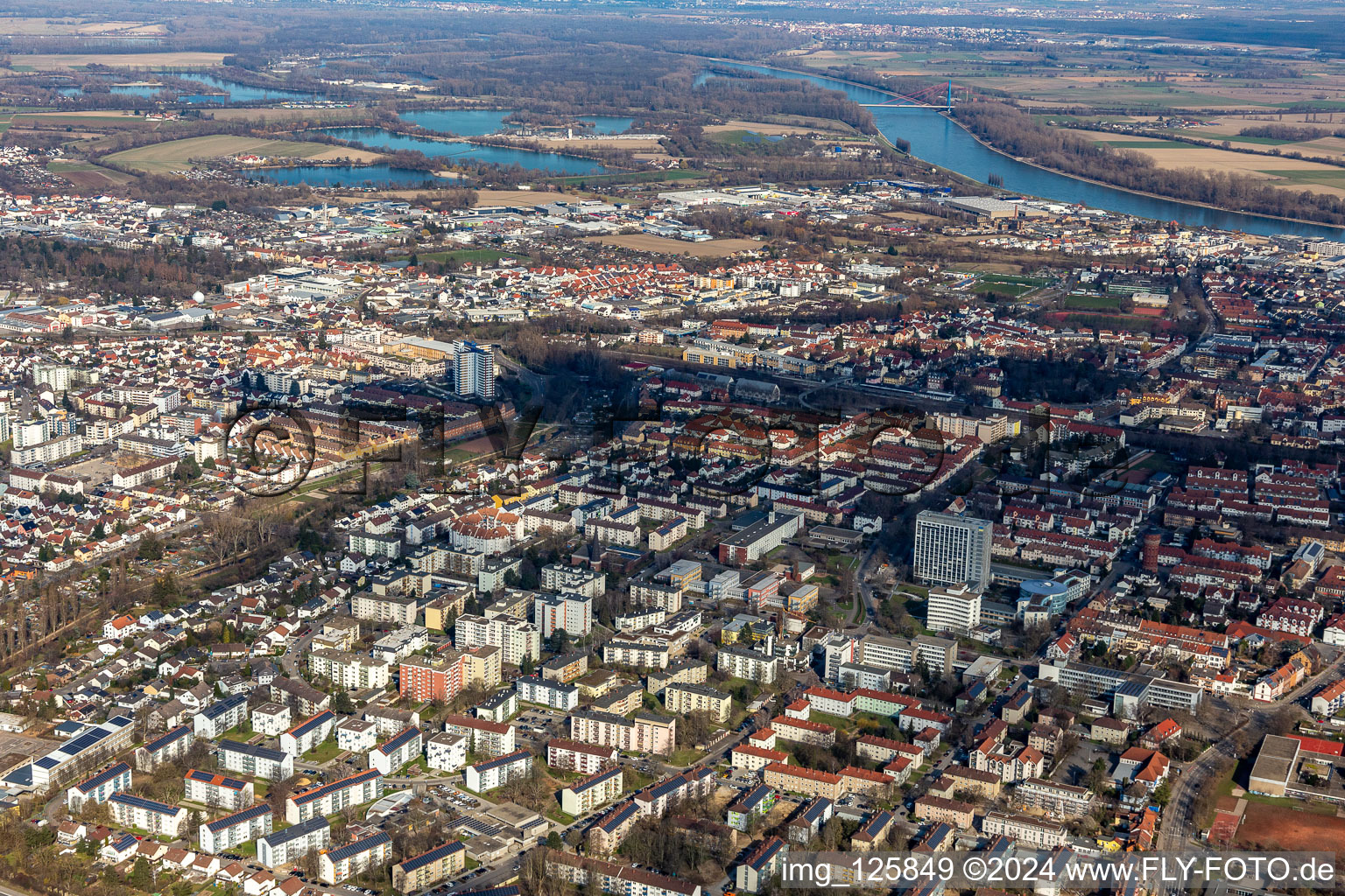 Vue aérienne de Ouest à le quartier Burgfeld in Speyer dans le département Rhénanie-Palatinat, Allemagne