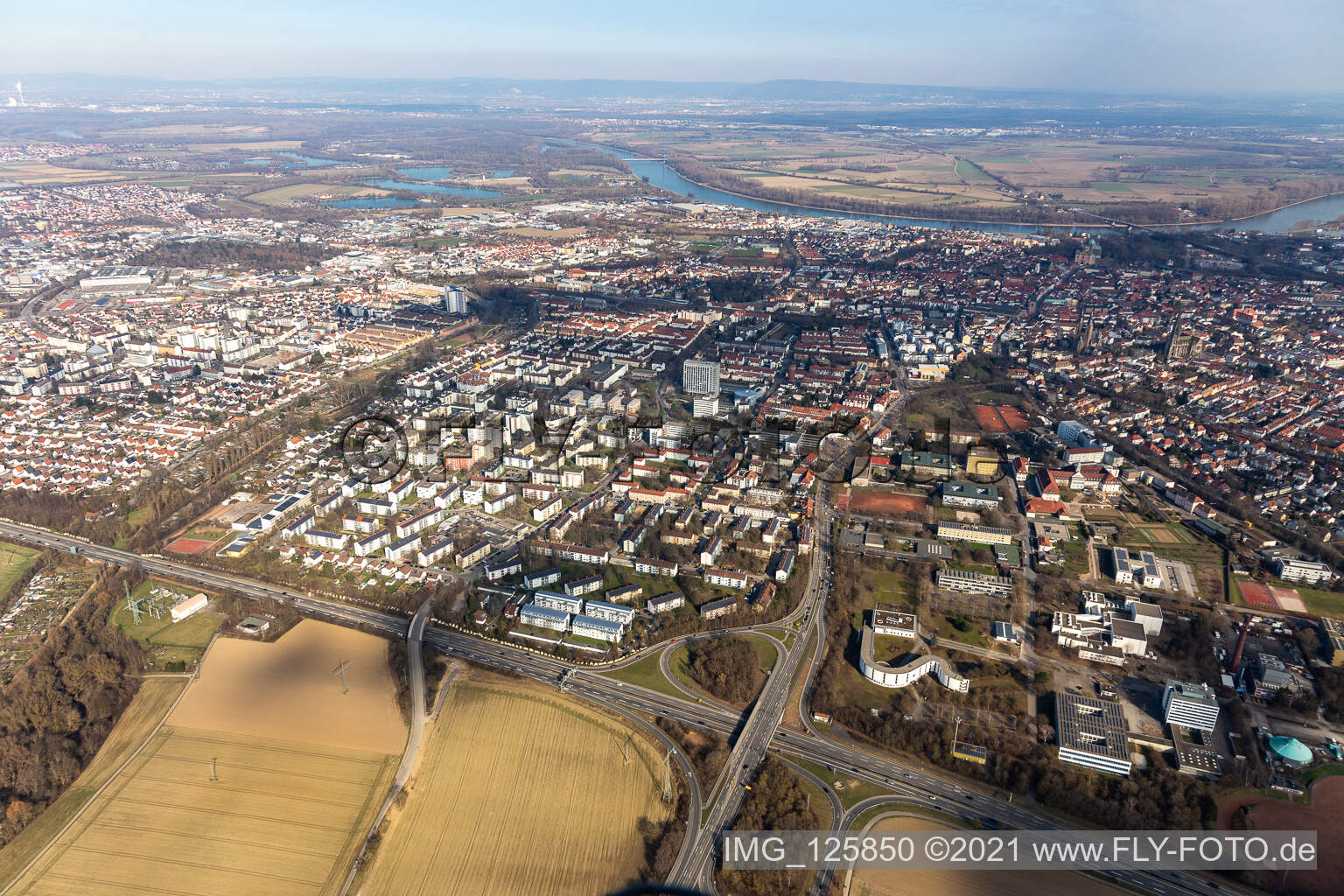 Vue aérienne de Ouest à Speyer dans le département Rhénanie-Palatinat, Allemagne