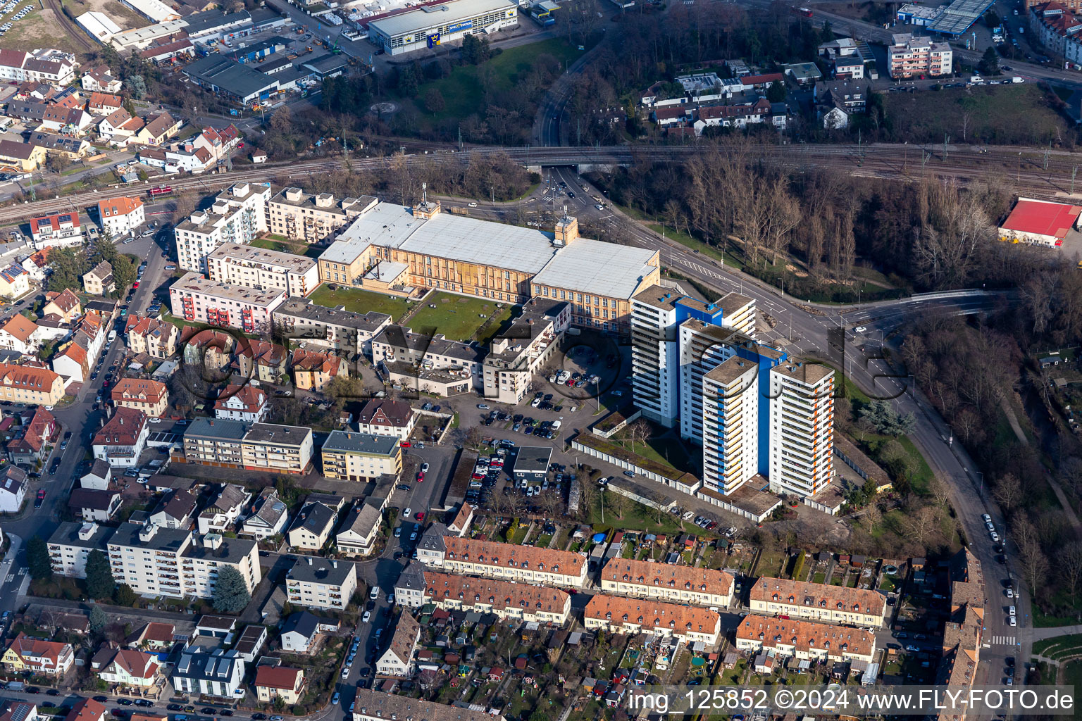 Vue aérienne de Centre de collections / Musée historique du Palatinat dans le monument industriel du site An der Cotton Spinnerei à le quartier Burgfeld in Speyer dans le département Rhénanie-Palatinat, Allemagne