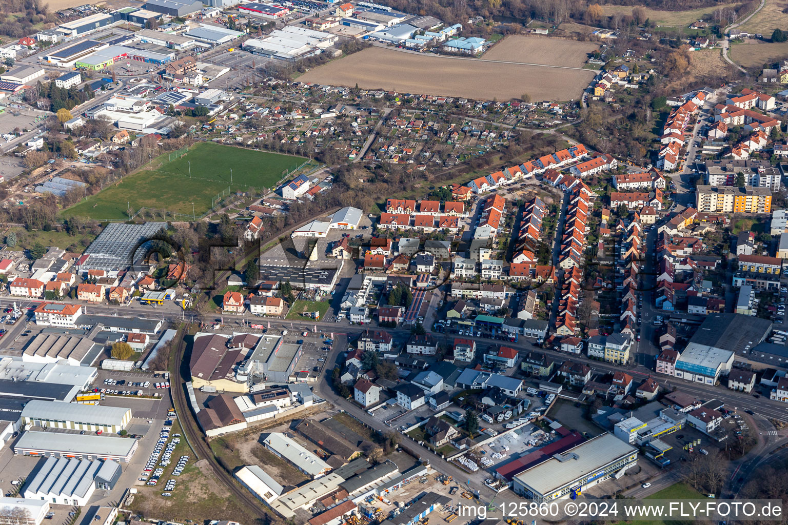 Vue aérienne de Ancien site Promarkt sur Rabensteinerweg à Speyer dans le département Rhénanie-Palatinat, Allemagne