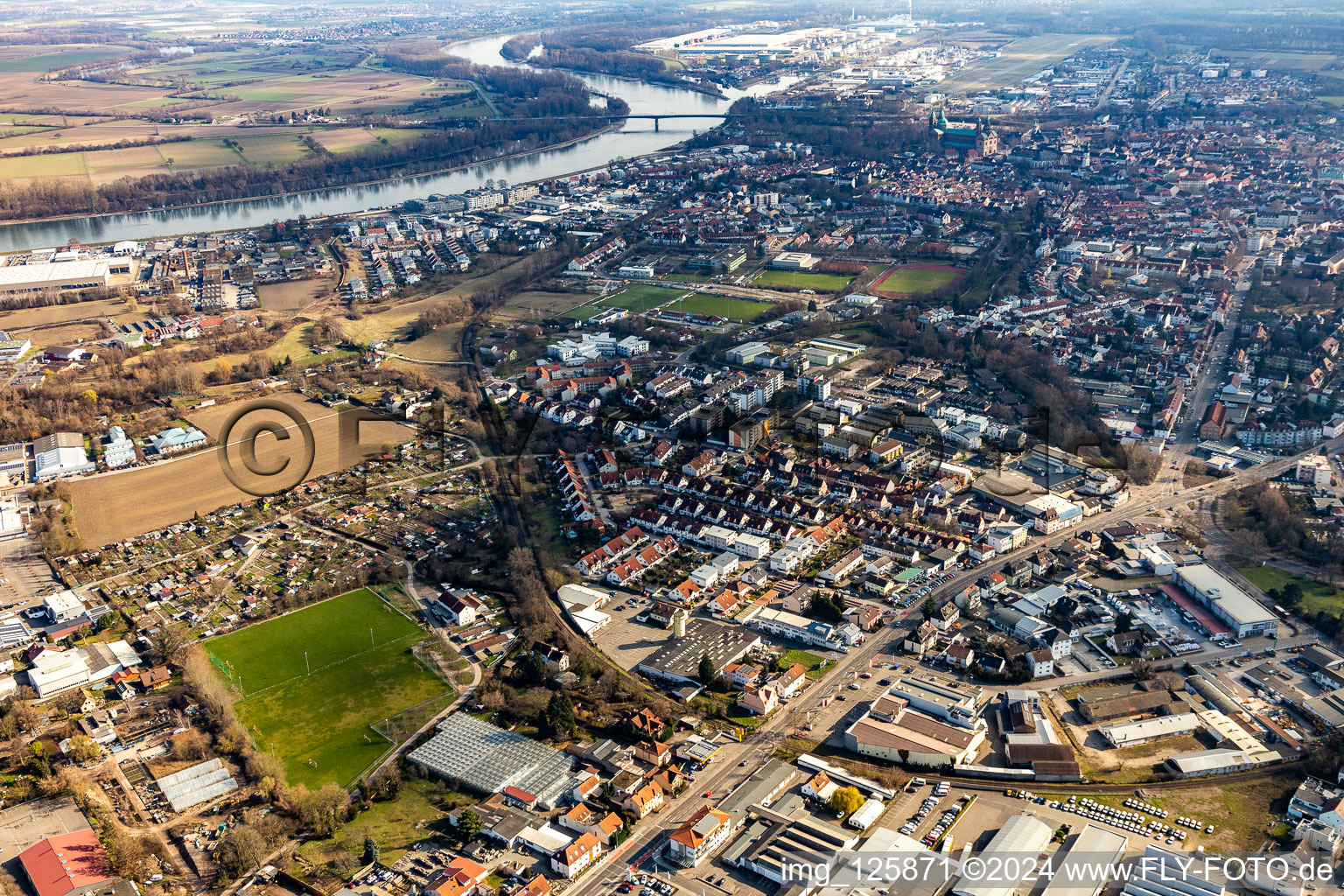 Speyer dans le département Rhénanie-Palatinat, Allemagne vue d'en haut