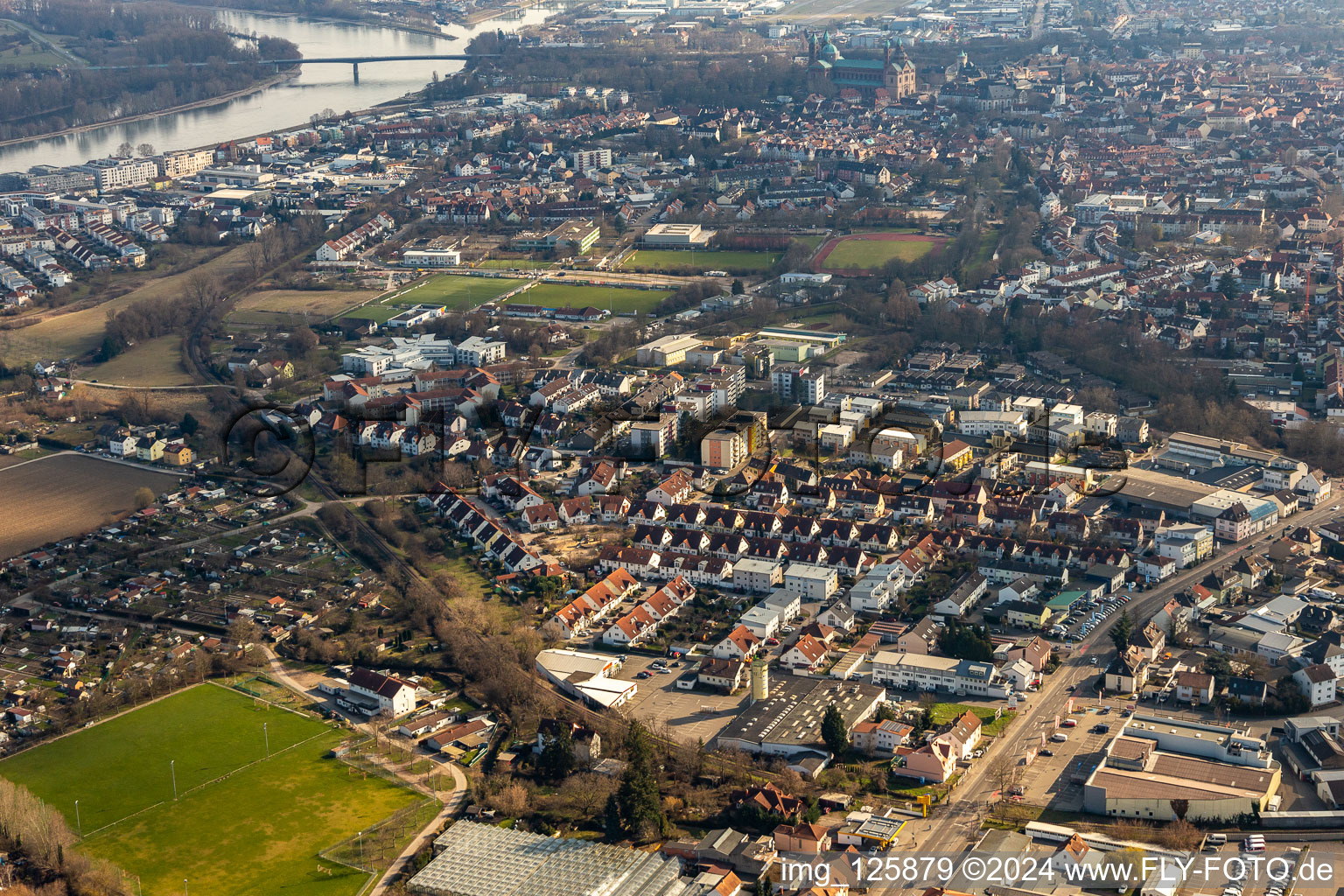 Speyer dans le département Rhénanie-Palatinat, Allemagne depuis l'avion