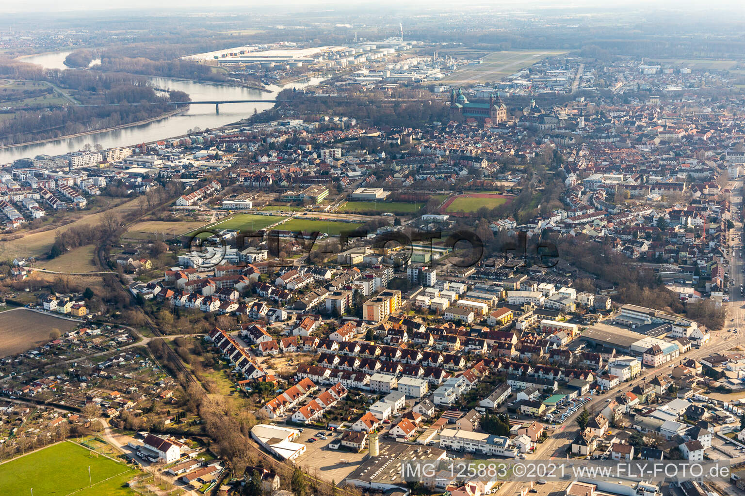 Speyer dans le département Rhénanie-Palatinat, Allemagne vue du ciel