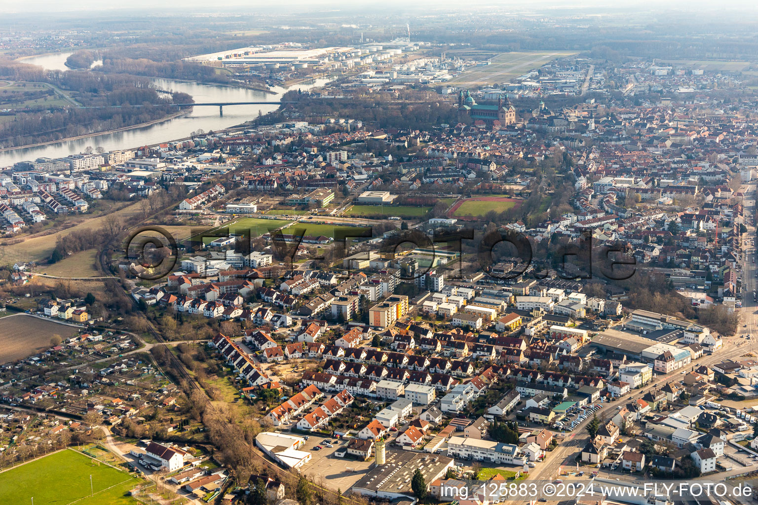 Speyer dans le département Rhénanie-Palatinat, Allemagne vue du ciel