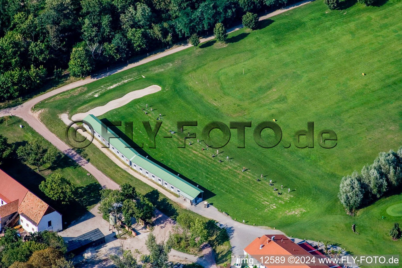 Club de golf Landgut Dreihof SÜW à Essingen dans le département Rhénanie-Palatinat, Allemagne vue d'en haut