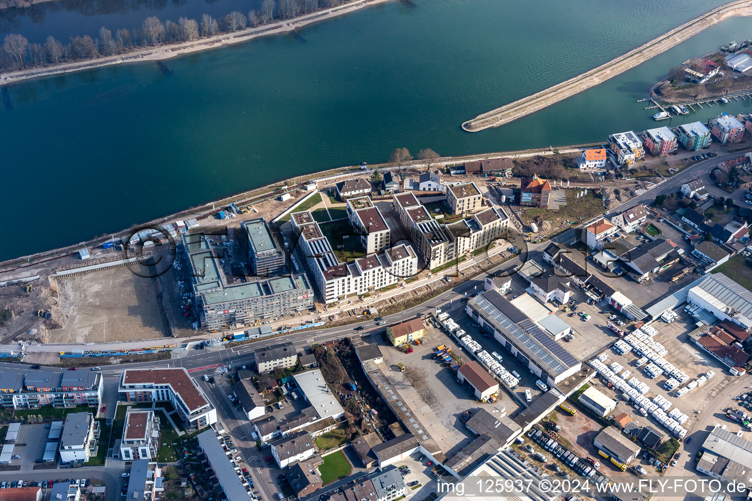 Vue aérienne de Chantier du complexe résidentiel de l'ancienne briqueterie au bord du Rhin à Speyer dans le département Rhénanie-Palatinat, Allemagne