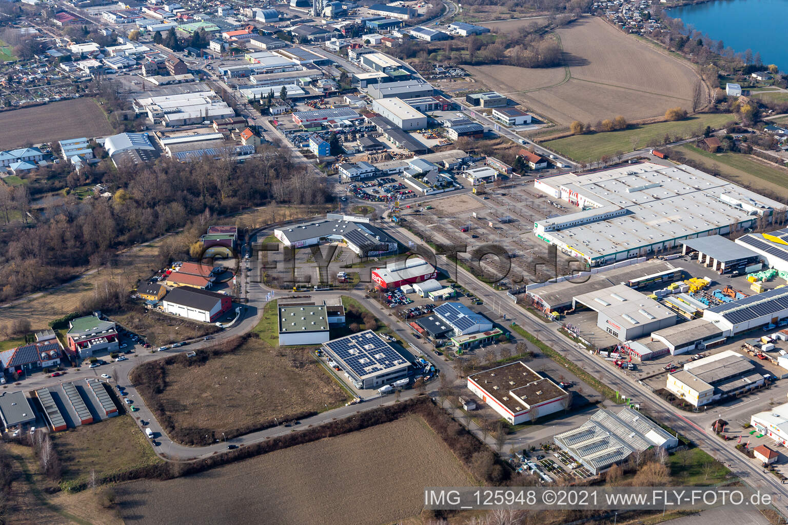 Vue aérienne de Zone industrielle et commerciale le long de l'Auestrasse à Speyer dans le département Rhénanie-Palatinat, Allemagne