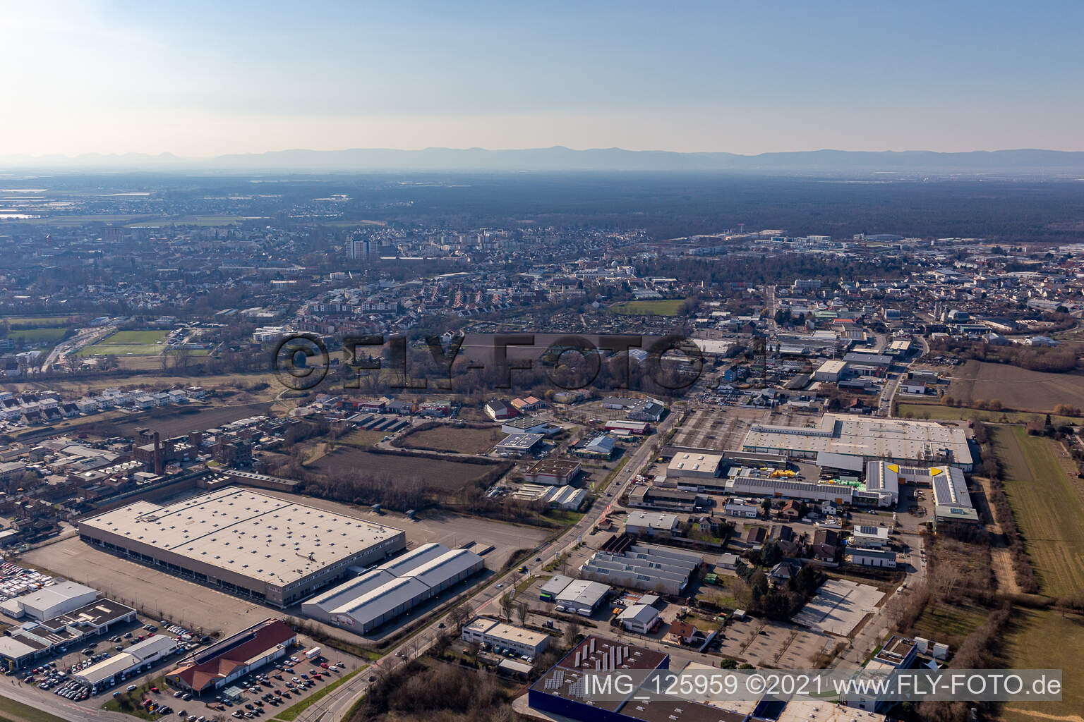 Vue aérienne de Zone industrielle Auestrasse, entrepôt Lidl Commerce à Speyer dans le département Rhénanie-Palatinat, Allemagne