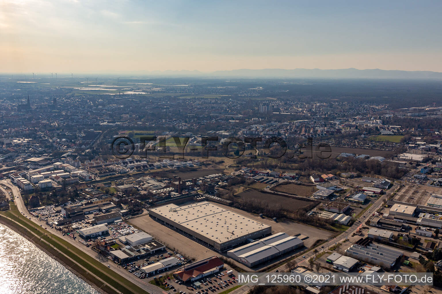 Vue aérienne de Zone industrielle Auestrasse, entrepôt Lidl Commerce à Speyer dans le département Rhénanie-Palatinat, Allemagne