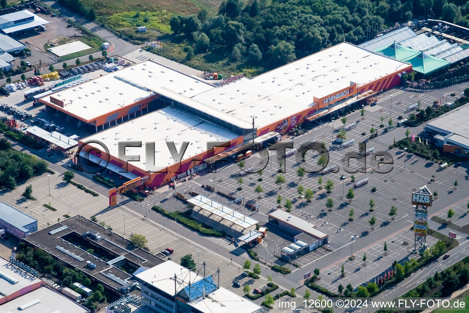 Photographie aérienne de Quincaillerie Hornbach dans la zone industrielle de Bruchwiesenstr à Bornheim dans le département Rhénanie-Palatinat, Allemagne