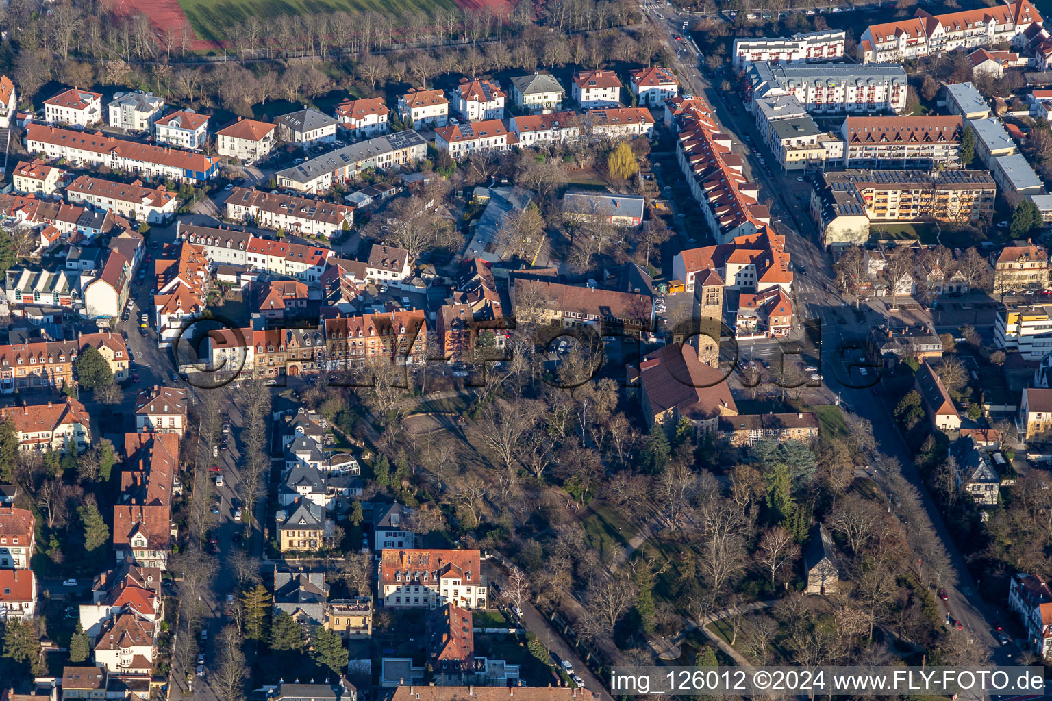 Vue aérienne de Friedenskirche Strasse Bernhard avec le parc Adenauer à Speyer dans le département Rhénanie-Palatinat, Allemagne