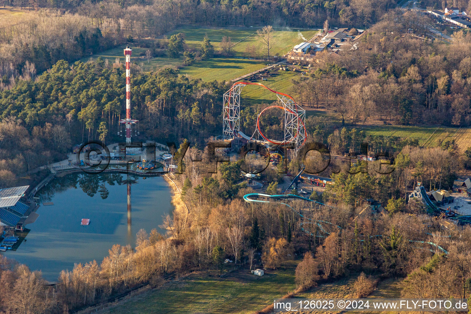 Parc de vacances pendant les vacances d'hiver et de Corona à Haßloch dans le département Rhénanie-Palatinat, Allemagne d'en haut