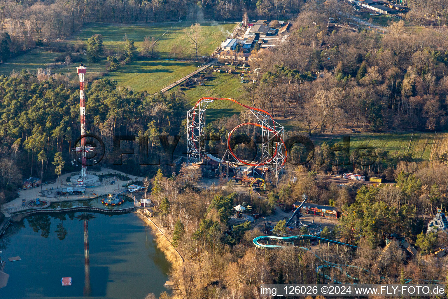 Vue aérienne de Centre de loisirs - parc d'attractions Holiday Park GmbH sur Holidayparkstrasse à Haßloch dans le département Rhénanie-Palatinat, Allemagne