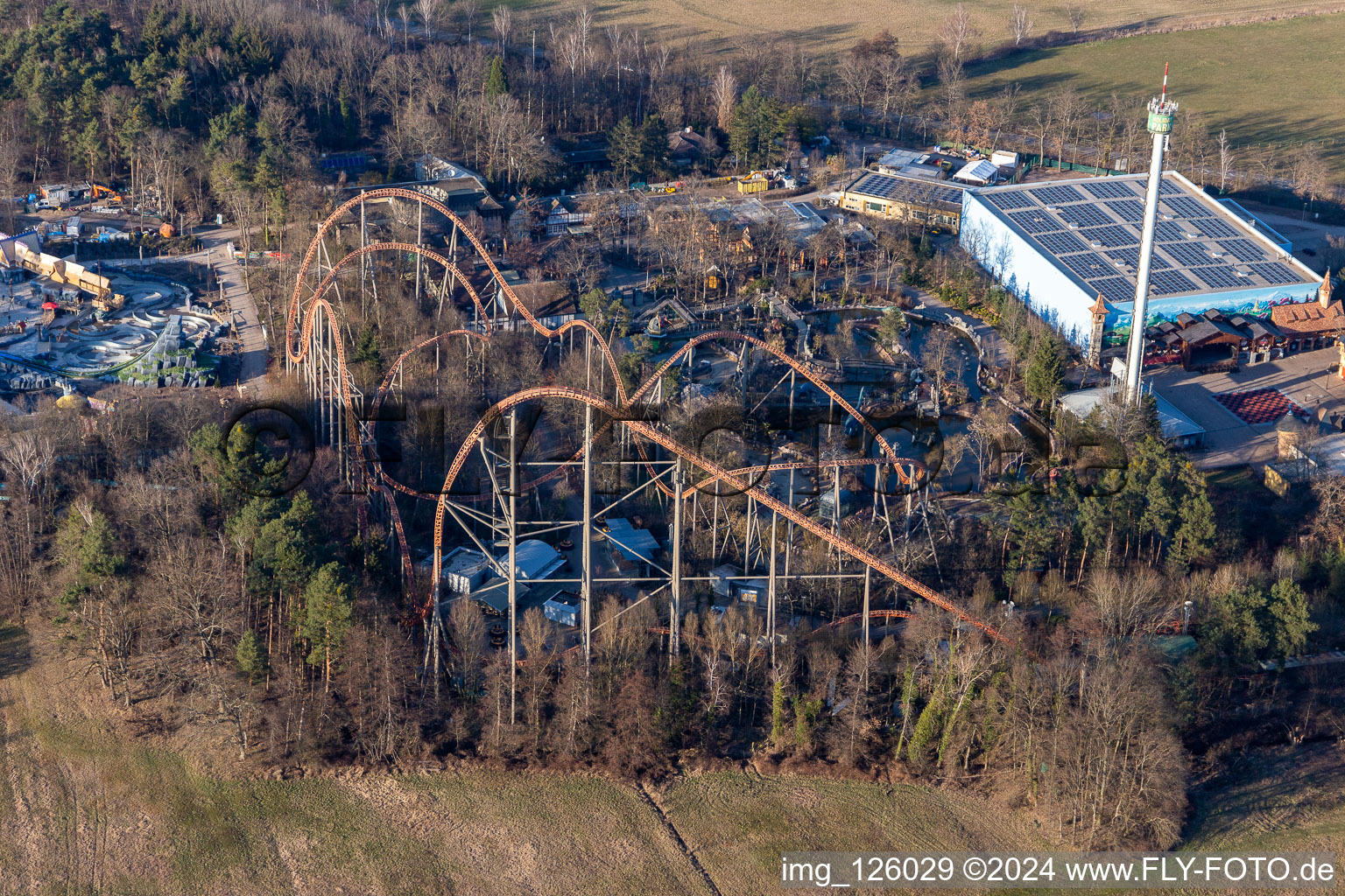 Parc de vacances pendant les vacances d'hiver et de Corona à Haßloch dans le département Rhénanie-Palatinat, Allemagne depuis l'avion