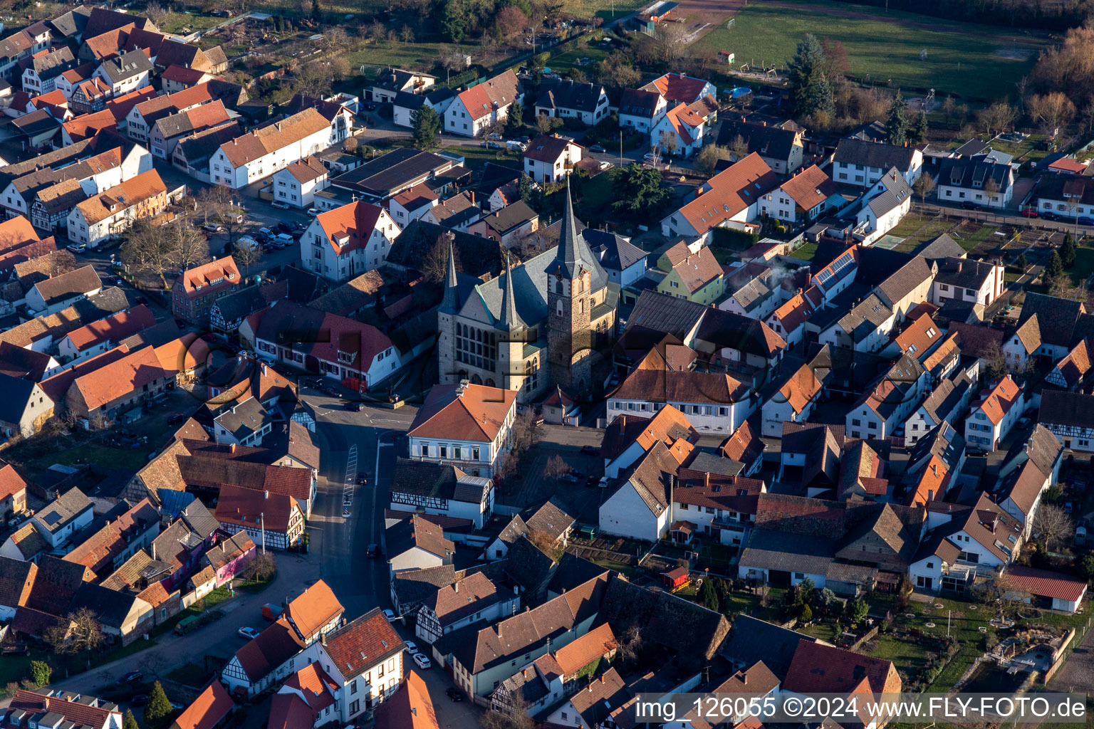 Vue aérienne de Centre-ville dans le centre-ville en Geinsheim à le quartier Geinsheim in Neustadt an der Weinstraße dans le département Rhénanie-Palatinat, Allemagne