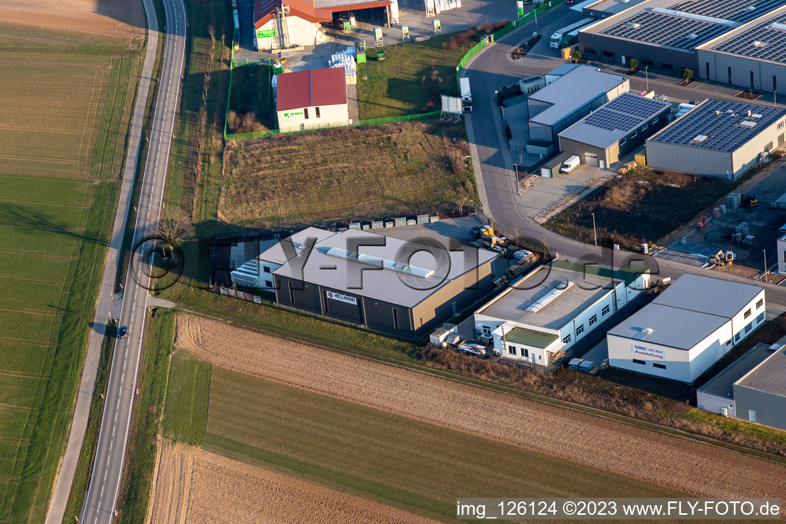 Vue aérienne de Vente en gros Hellmann à le quartier Herxheim in Herxheim bei Landau dans le département Rhénanie-Palatinat, Allemagne