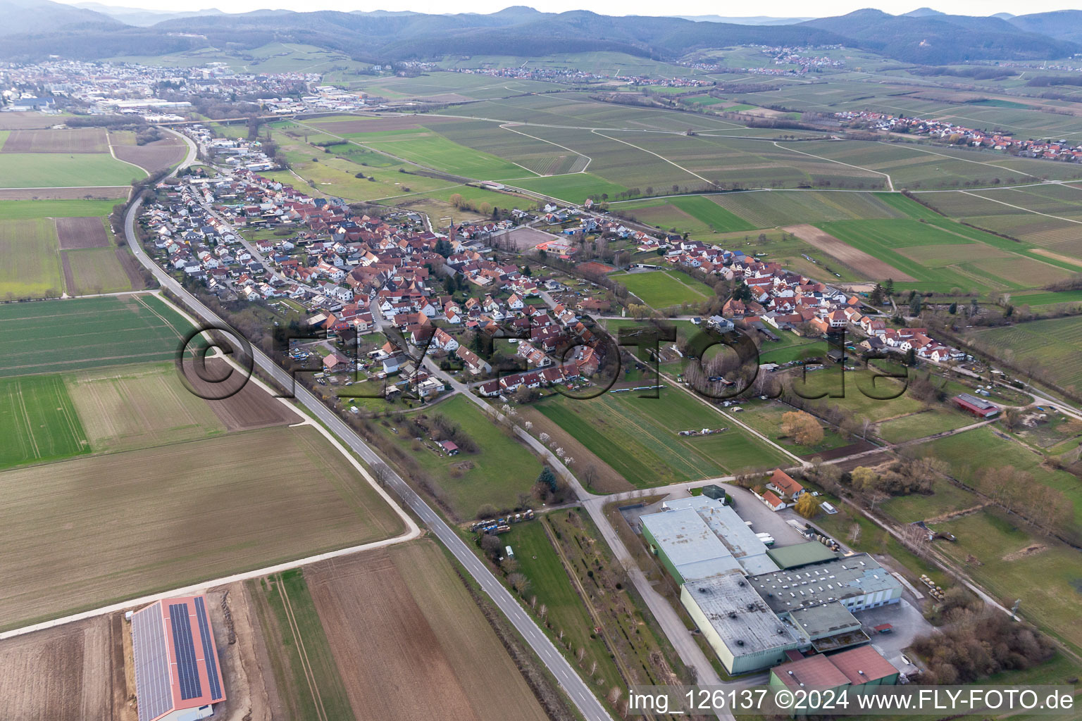 Quartier Kapellen in Kapellen-Drusweiler dans le département Rhénanie-Palatinat, Allemagne du point de vue du drone