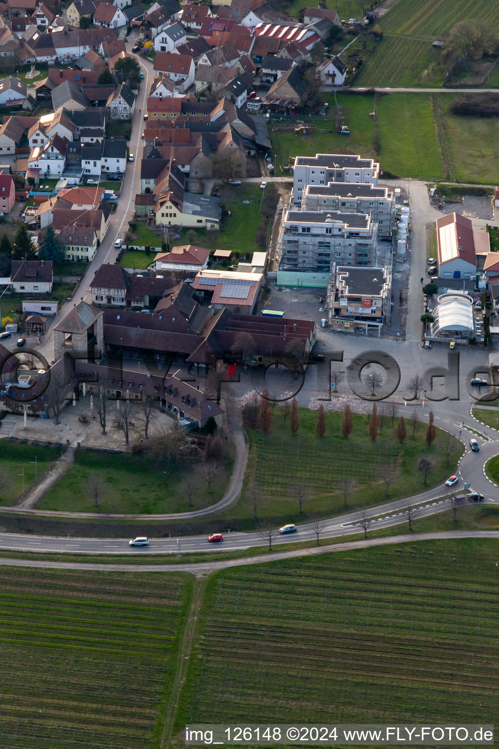 Vue aérienne de Nouveaux bâtiments Sylvanerstr à le quartier Schweigen in Schweigen-Rechtenbach dans le département Rhénanie-Palatinat, Allemagne