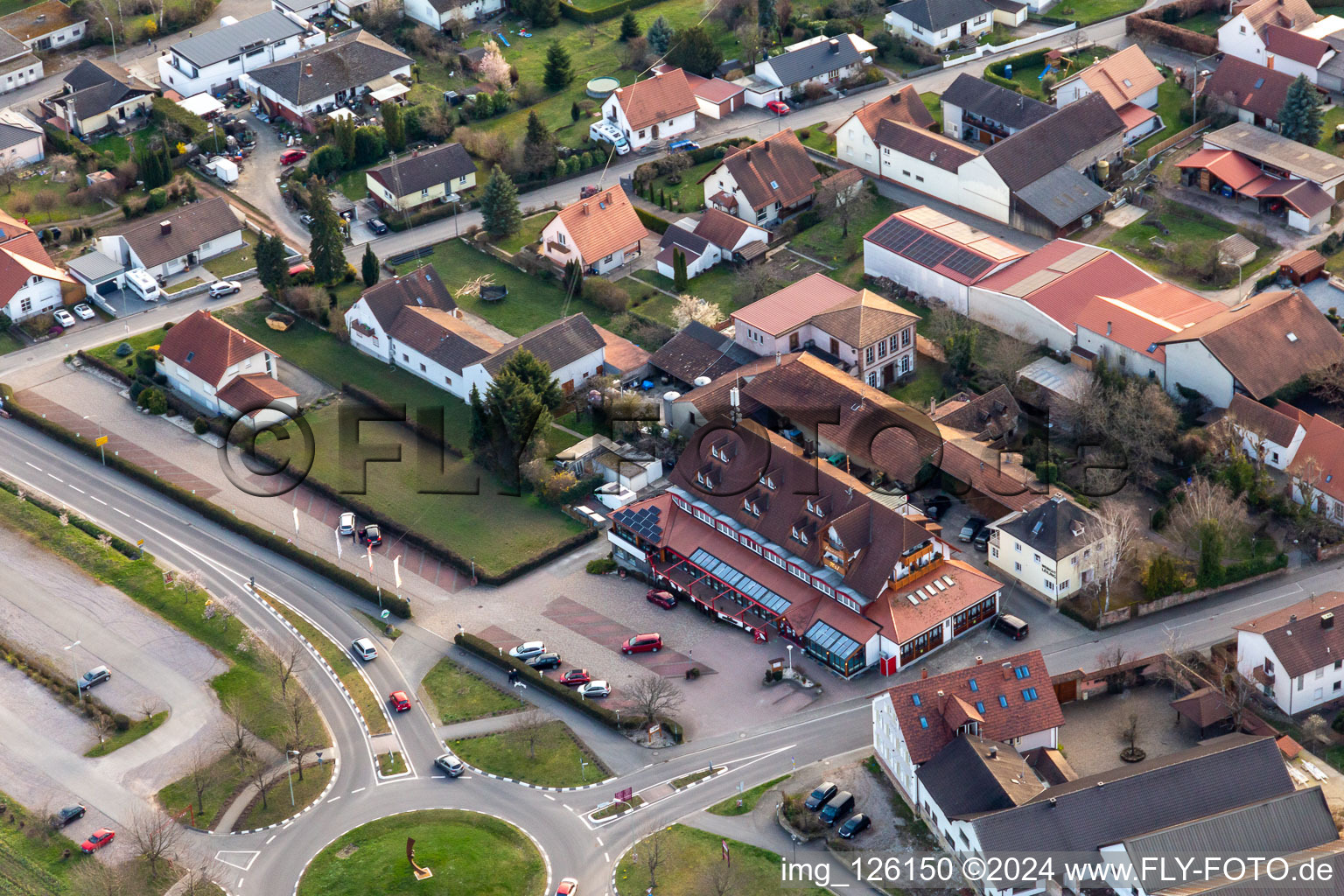 Vue aérienne de De l'Hôtel Silencer Hof à le quartier Schweigen in Schweigen-Rechtenbach dans le département Rhénanie-Palatinat, Allemagne