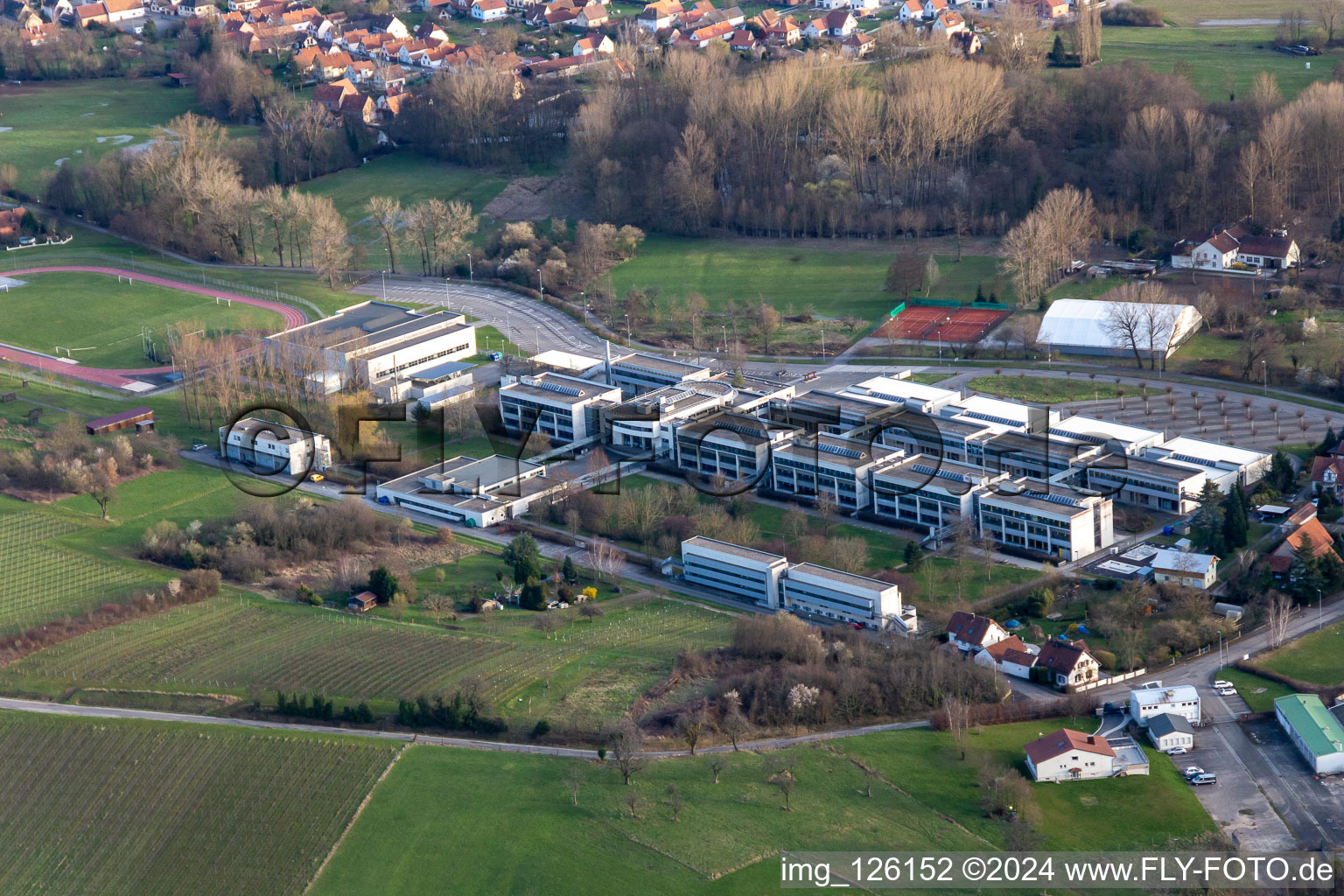 Vue aérienne de Lycée Stanislas à le quartier Altenstadt in Wissembourg dans le département Bas Rhin, France