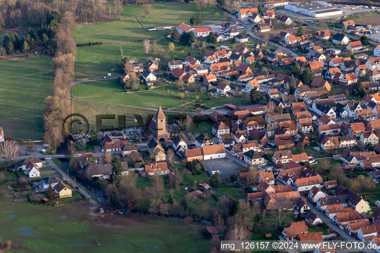 Photographie aérienne de Saint-Ulrich à le quartier Altenstadt in Wissembourg dans le département Bas Rhin, France