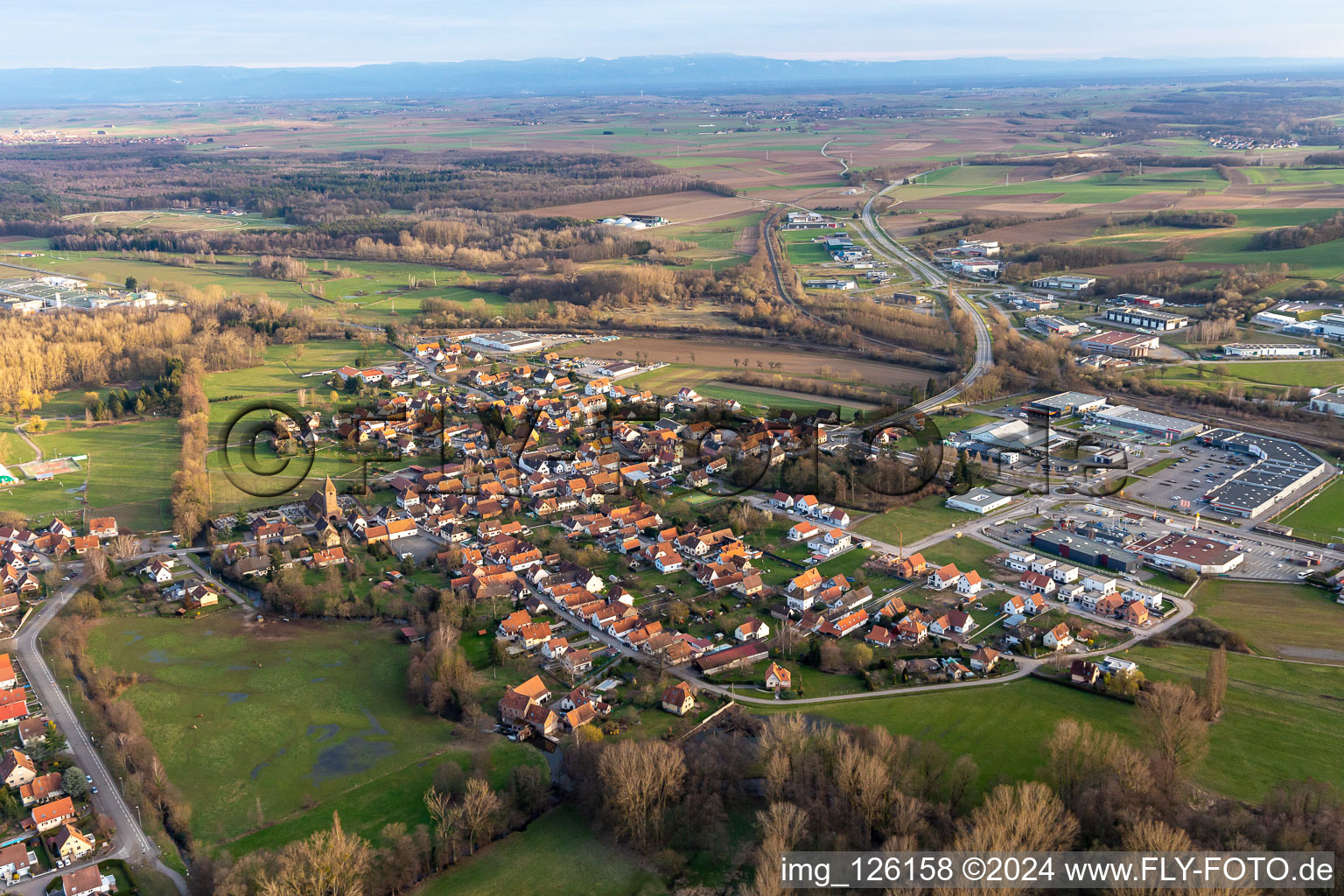 Quartier Altenstadt in Wissembourg dans le département Bas Rhin, France vu d'un drone