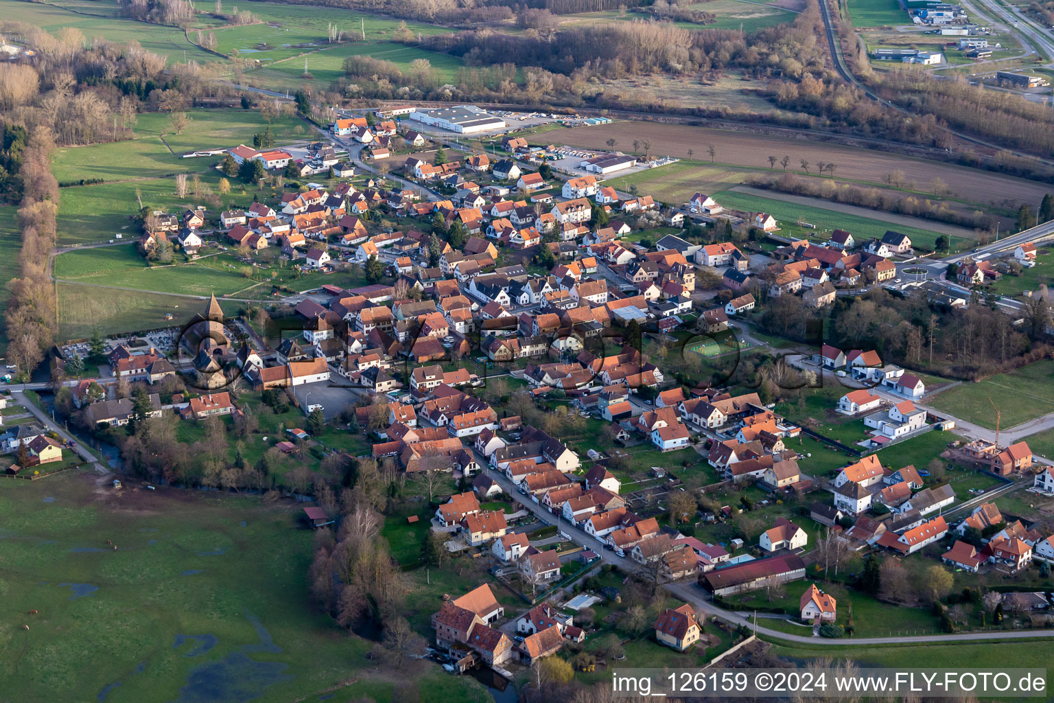 Vue aérienne de Quartier Altenstadt in Wissembourg dans le département Bas Rhin, France