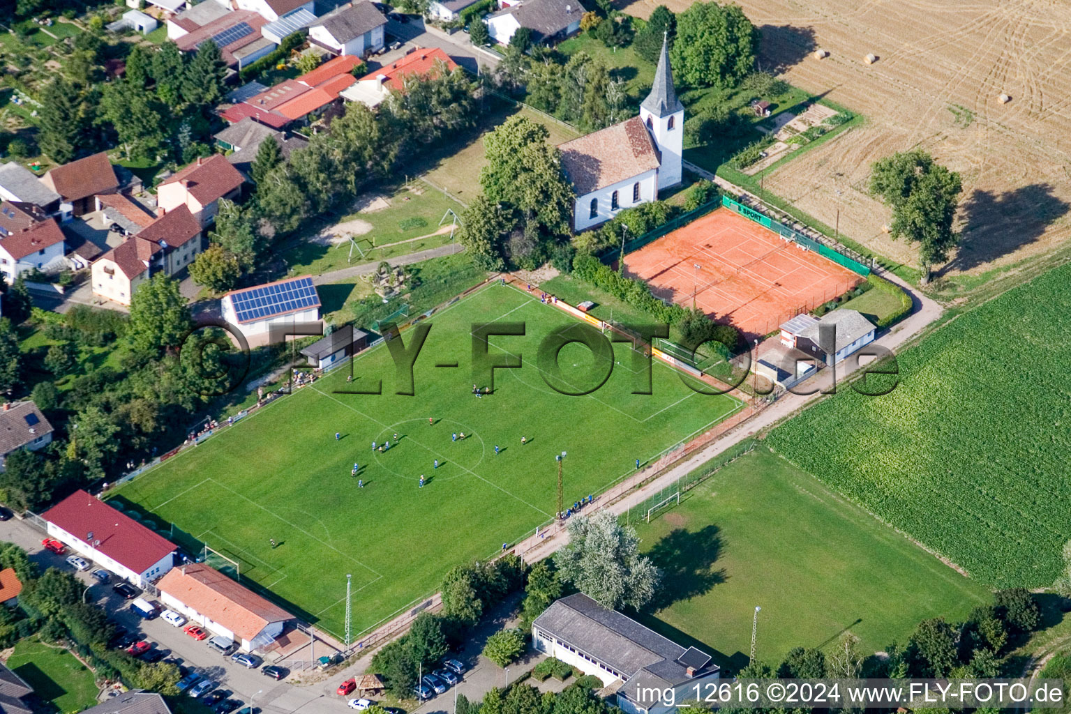 Vue aérienne de Terrain de football à Altdorf dans le département Rhénanie-Palatinat, Allemagne