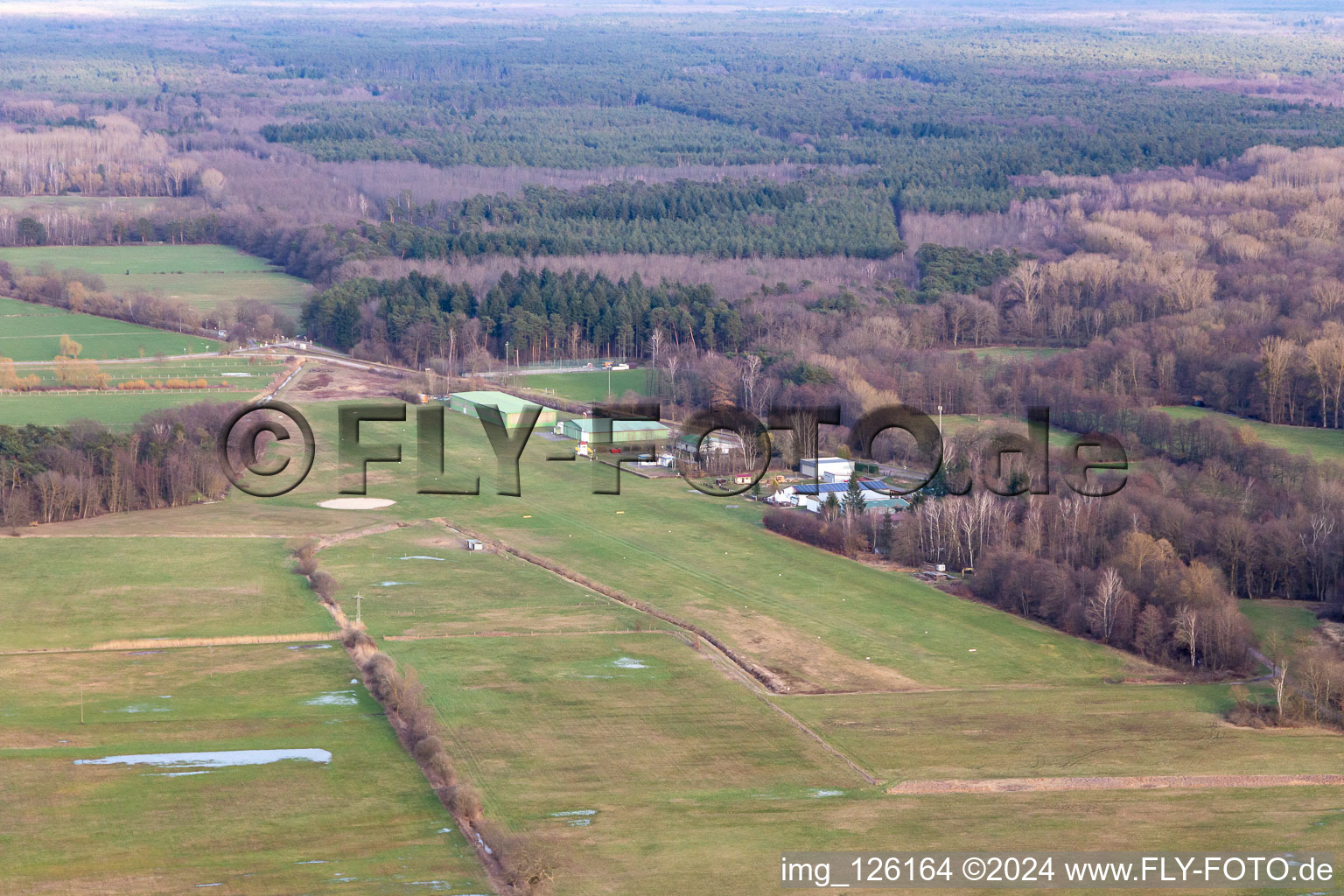 Vue aérienne de Aérodrome d'EDRO à Schweighofen dans le département Rhénanie-Palatinat, Allemagne