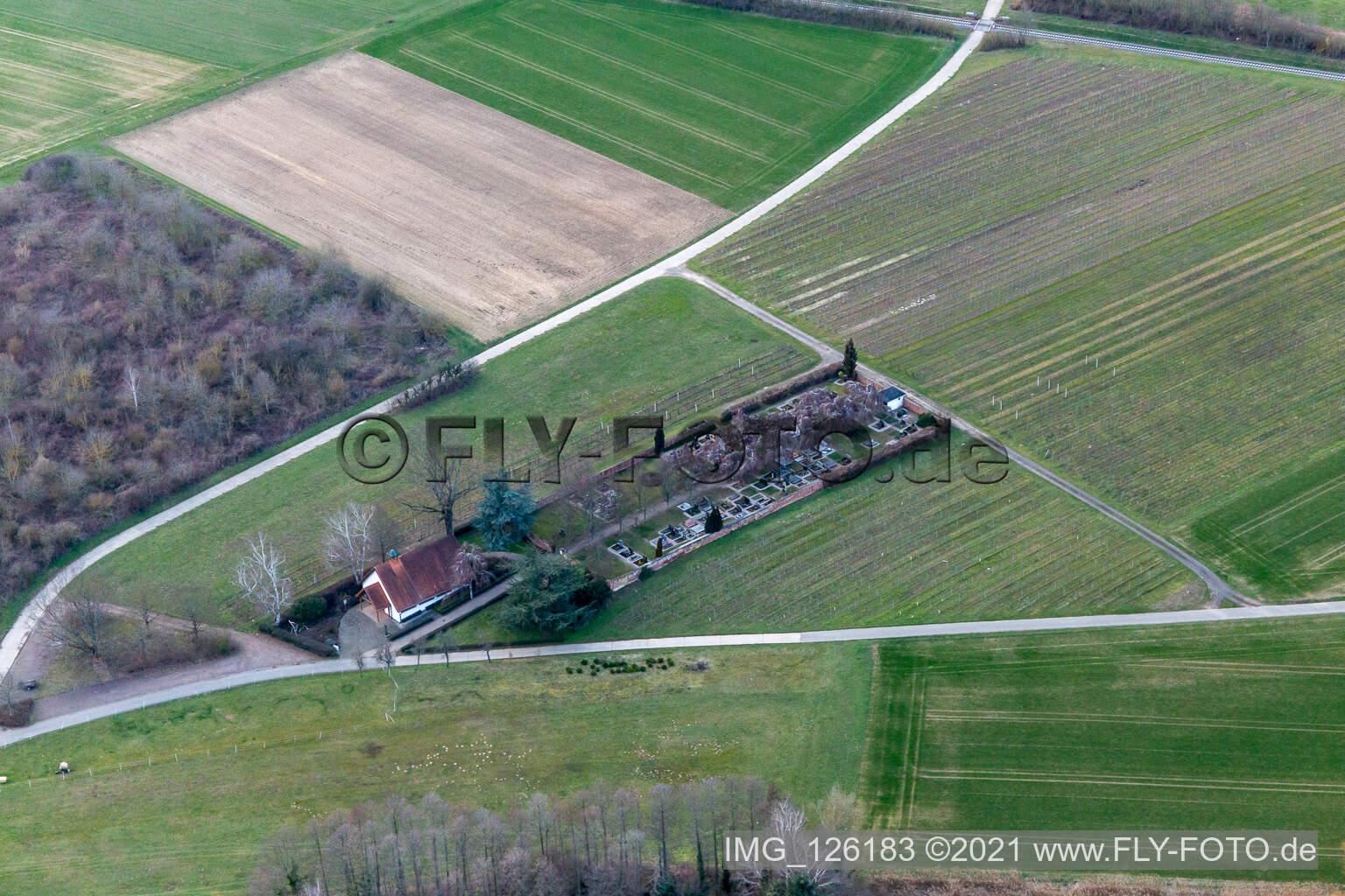 Vue aérienne de Cimetière à Oberhausen dans le département Rhénanie-Palatinat, Allemagne