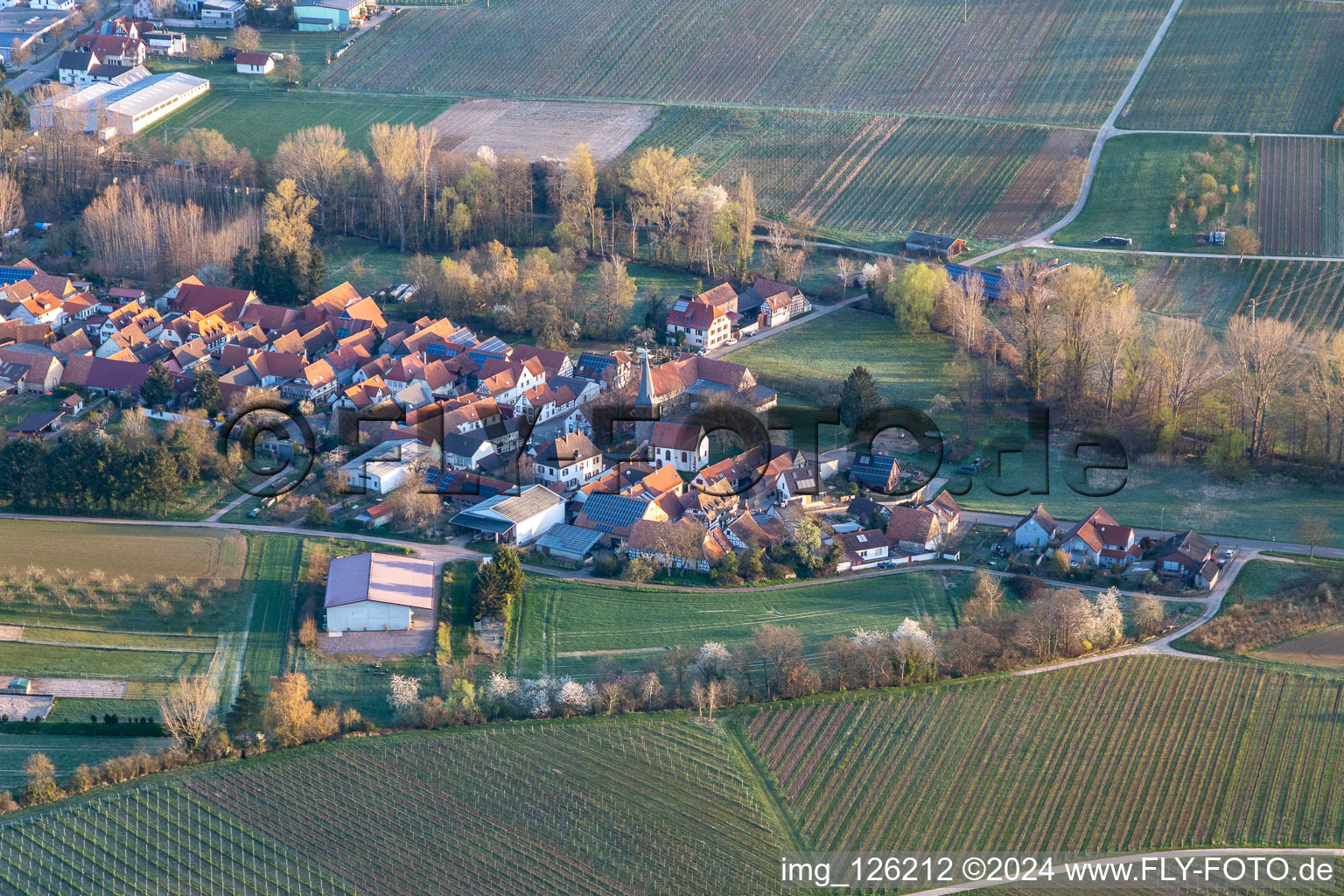 Vue aérienne de Klingbachtalstr à le quartier Klingen in Heuchelheim-Klingen dans le département Rhénanie-Palatinat, Allemagne