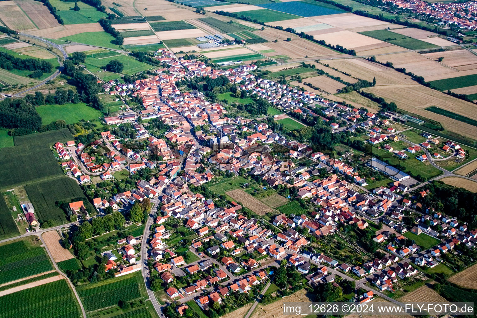 Vue aérienne de Gaustr à le quartier Geinsheim in Neustadt an der Weinstraße dans le département Rhénanie-Palatinat, Allemagne