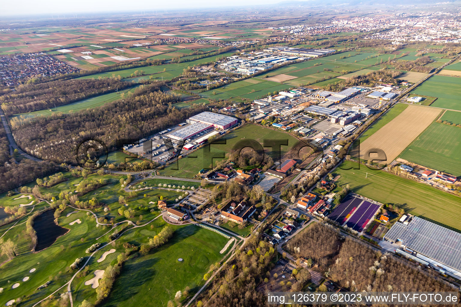 Vue aérienne de Zone industrielle Bornheim avec quincaillerie Hornbach à le quartier Dreihof in Bornheim dans le département Rhénanie-Palatinat, Allemagne