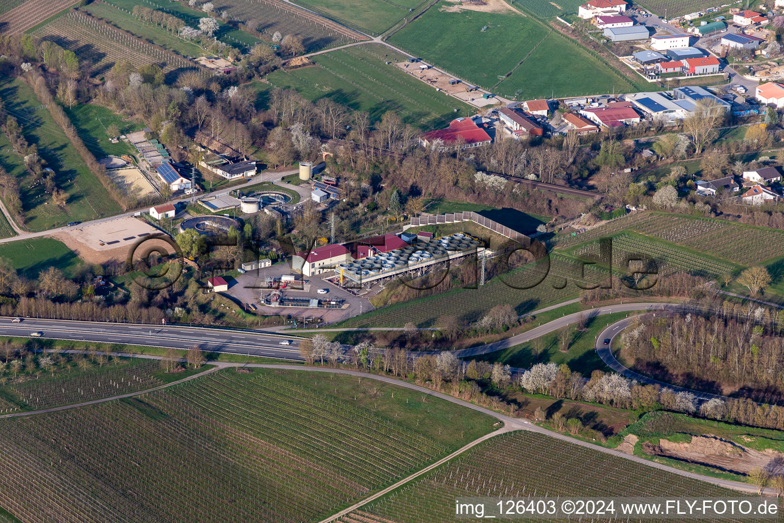 Vue oblique de Systèmes de refroidissement de la centrale géothermique à Insheim dans le département Rhénanie-Palatinat, Allemagne