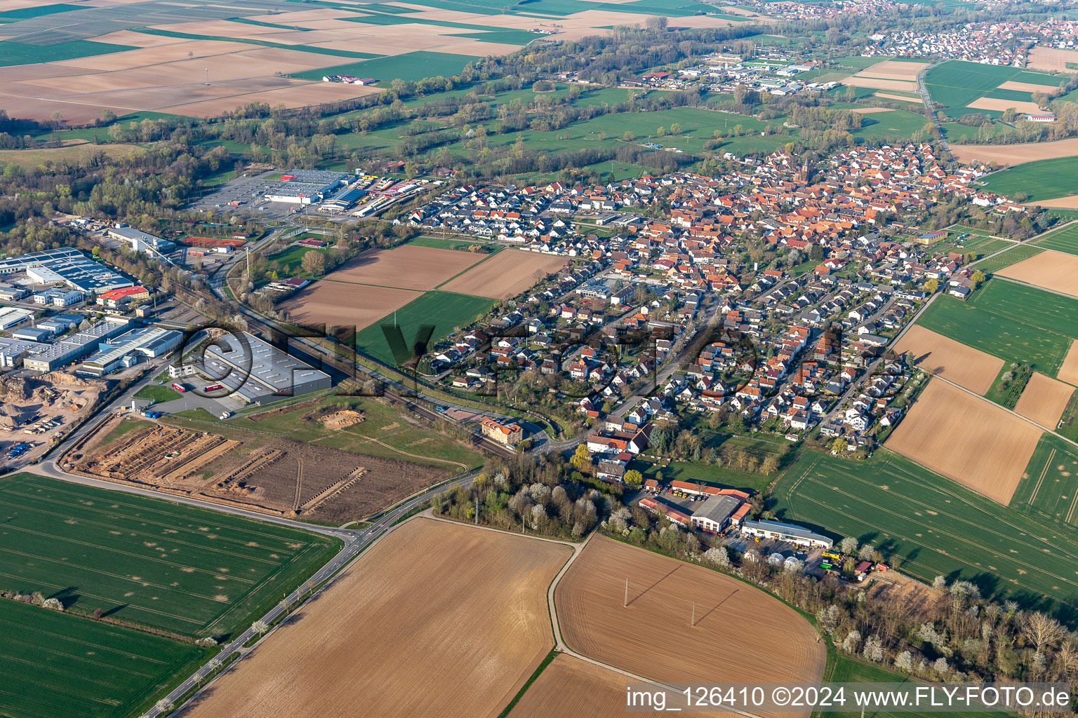 Rohrbach dans le département Rhénanie-Palatinat, Allemagne du point de vue du drone